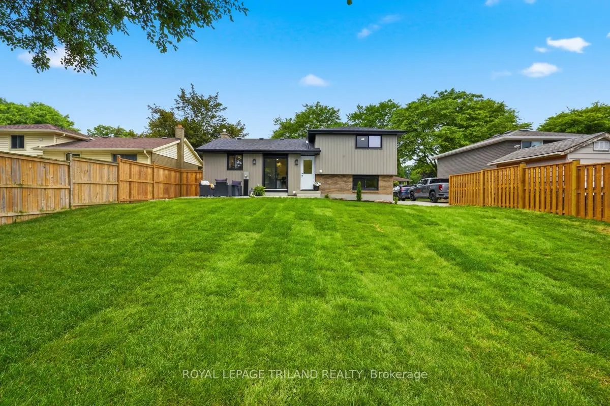 Photo 35 of 110 St Lawrence Boulevard, London, South O — HOMEH