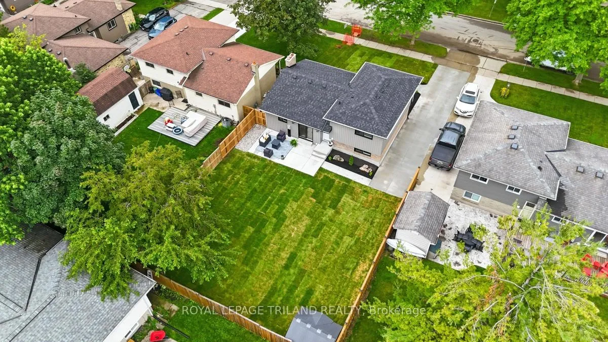 Photo 38 of 110 St Lawrence Boulevard, London, South O — HOMEH