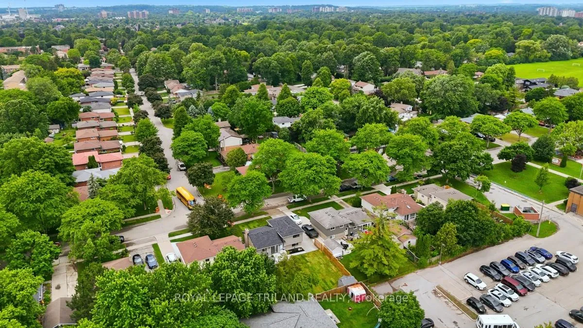 Photo 43 of 110 St Lawrence Boulevard, London, South O — HOMEH