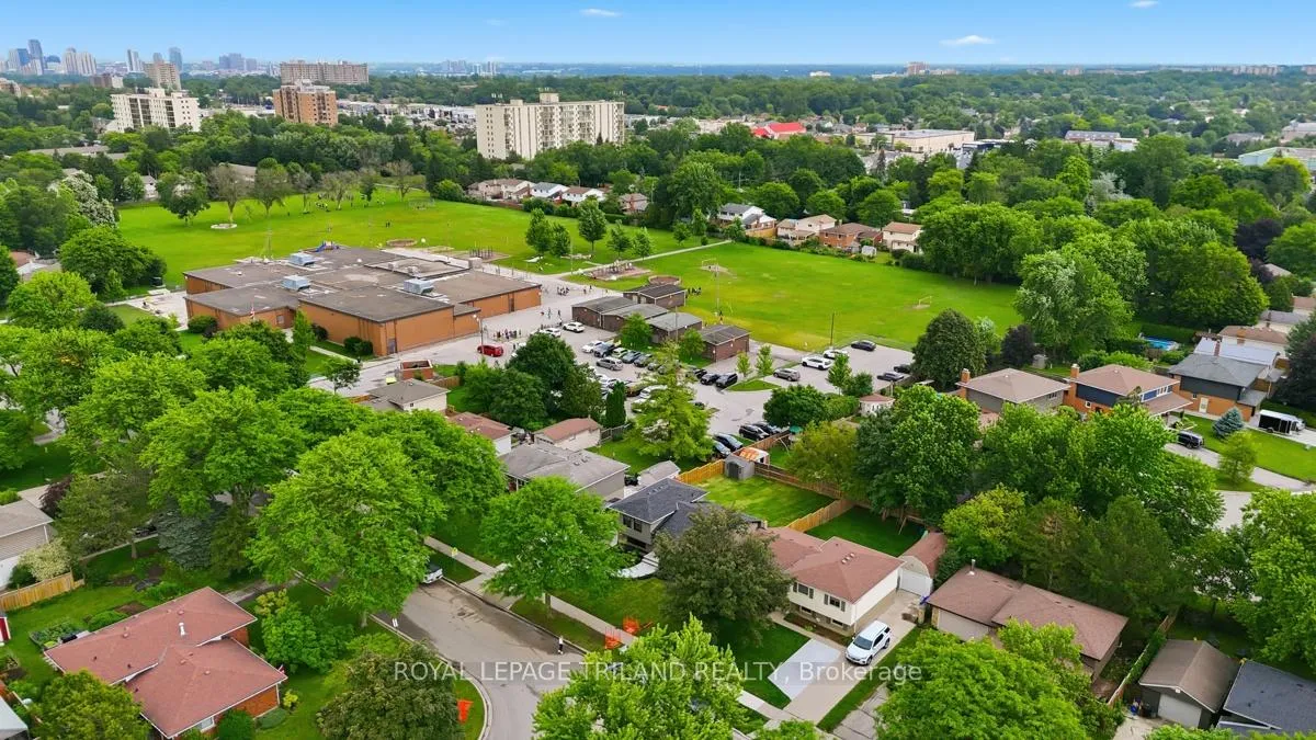 Photo 44 of 110 St Lawrence Boulevard, London, South O — HOMEH