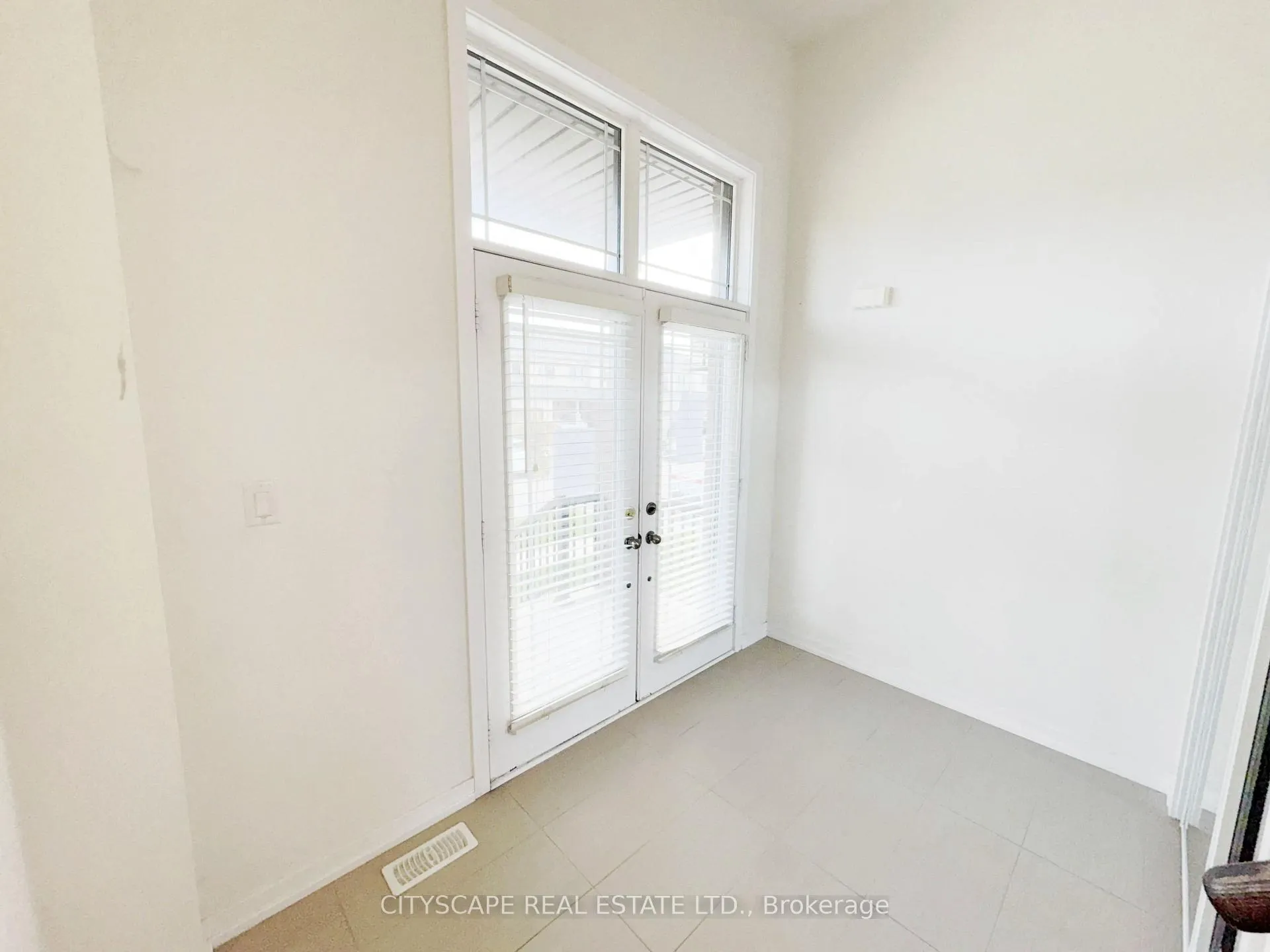 Photo 5 of 16 Pagebrook Crescent, Hamilton, Stoney Creek Mountain — HOMEH