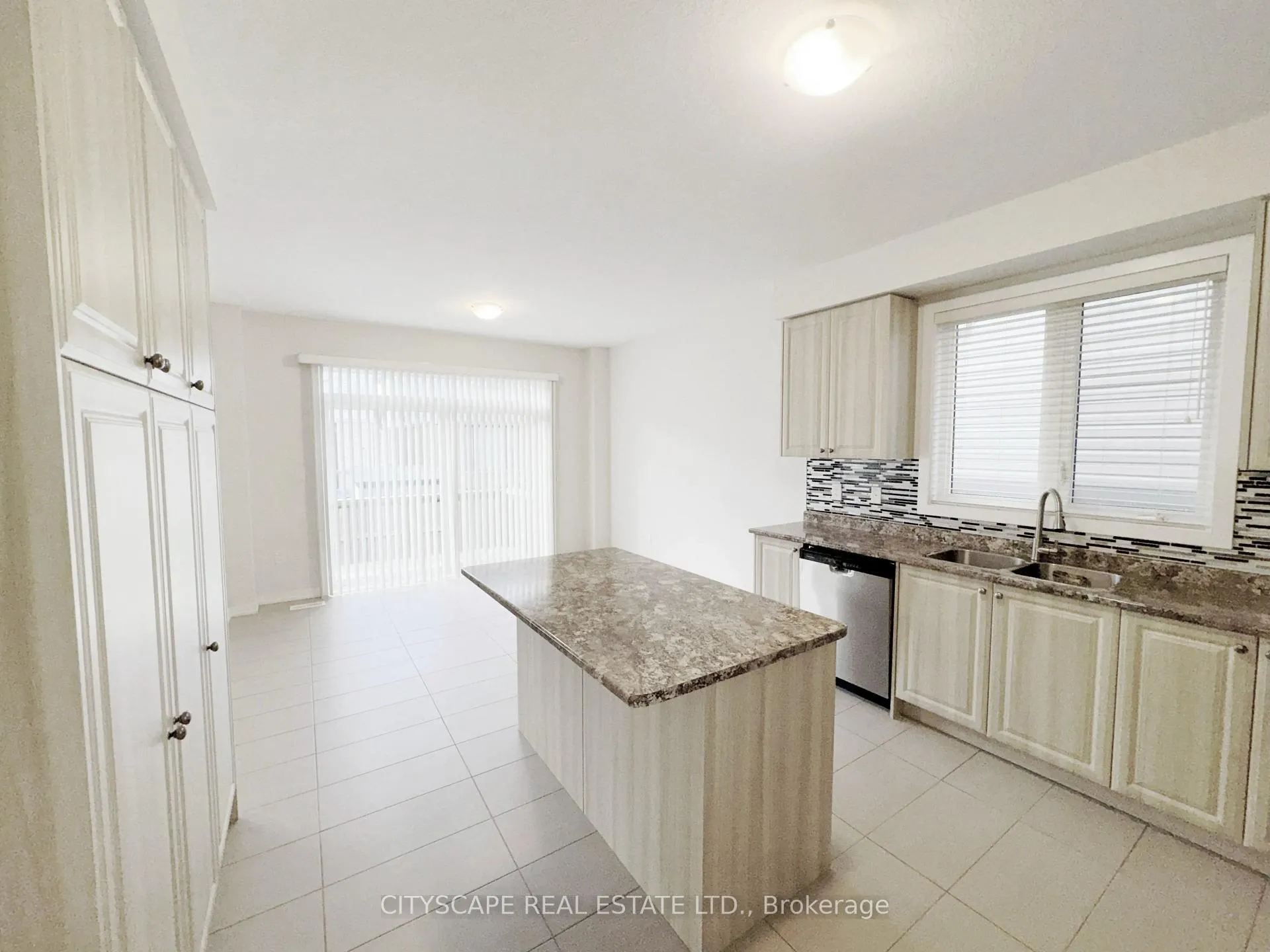 Photo 14 of 16 Pagebrook Crescent, Hamilton, Stoney Creek Mountain — HOMEH