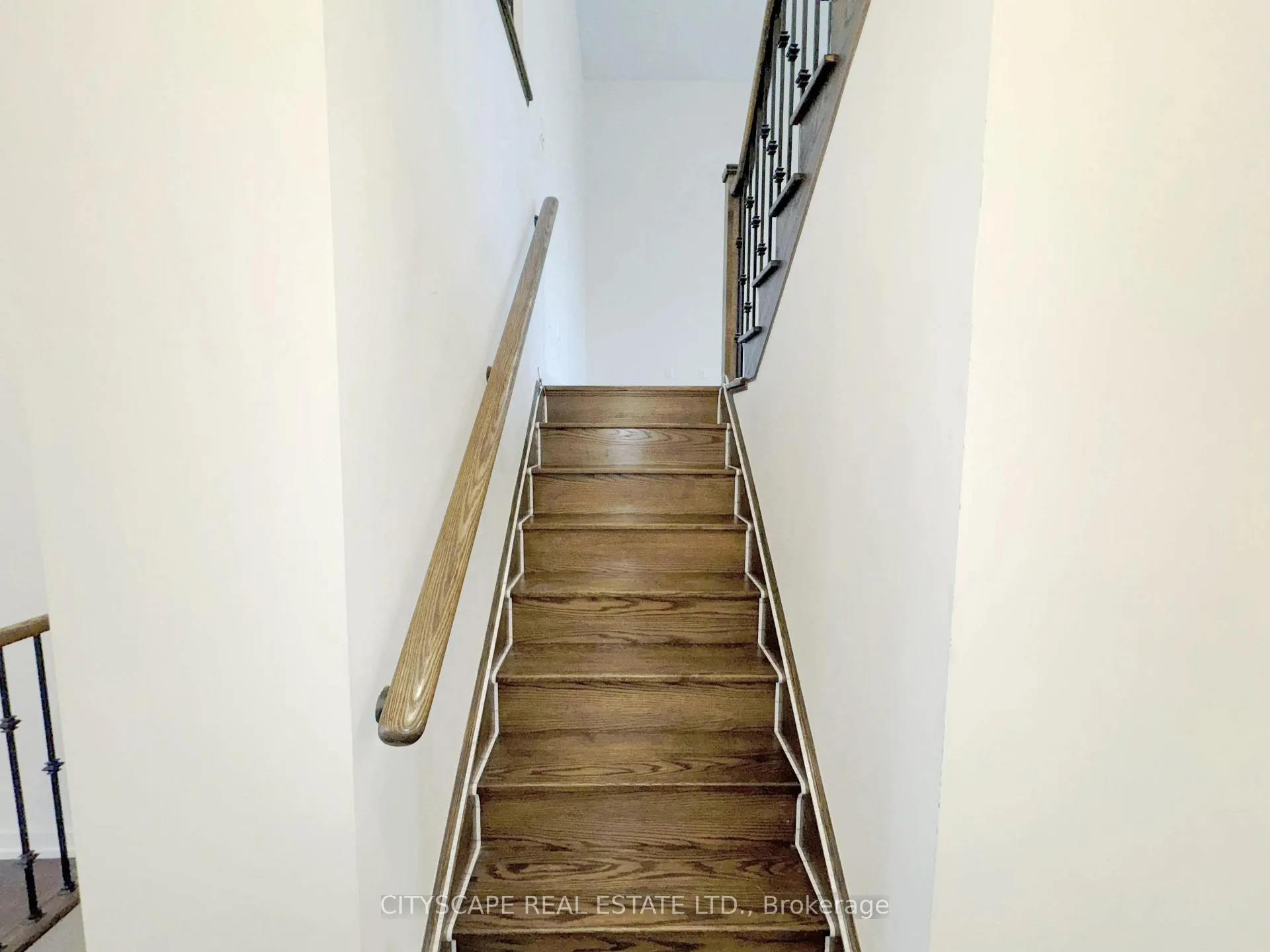 Photo 16 of 16 Pagebrook Crescent, Hamilton, Stoney Creek Mountain — HOMEH