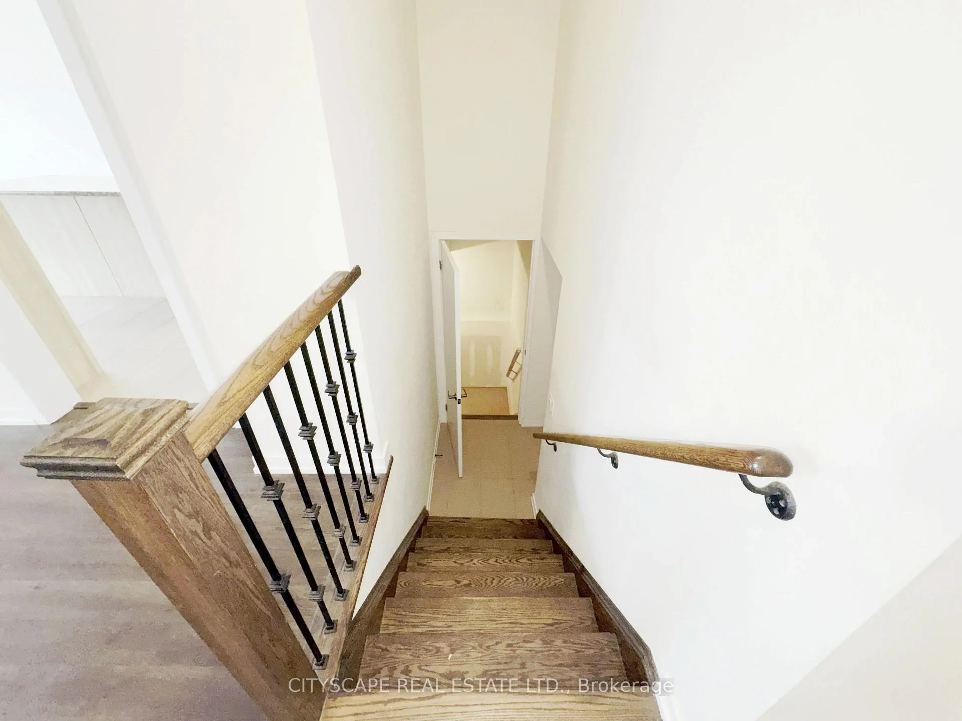 Photo 37 of 16 Pagebrook Crescent, Hamilton, Stoney Creek Mountain — HOMEH