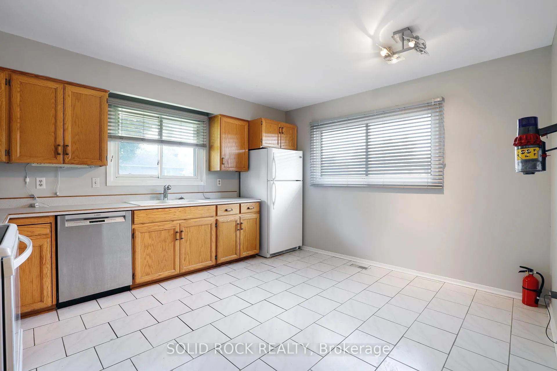 Photo 11 of 10 Orr Street, Ottawa, Barrhaven - Pheasant Run — HOMEH