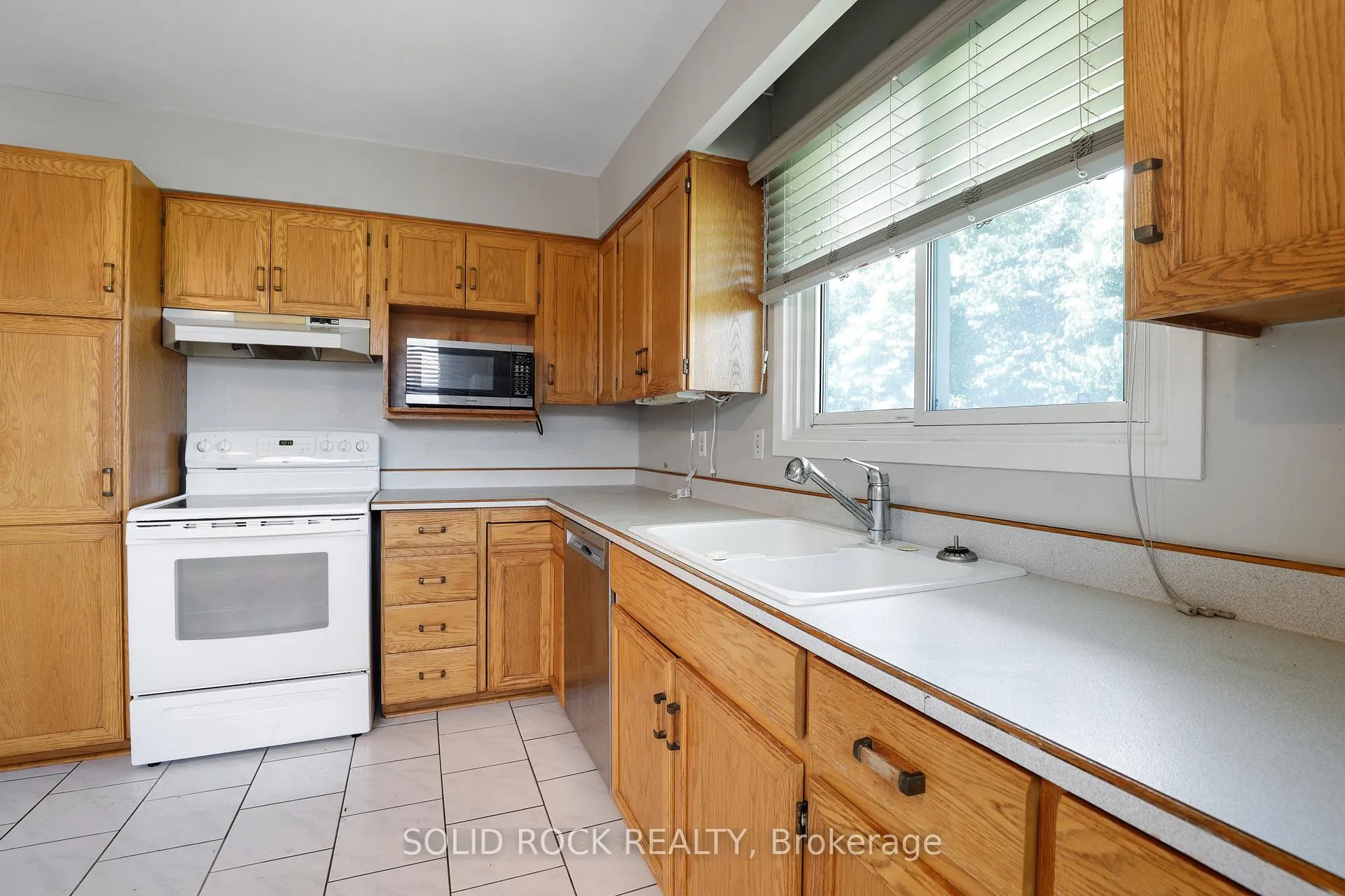 Photo 12 of 10 Orr Street, Ottawa, Barrhaven - Pheasant Run — HOMEH
