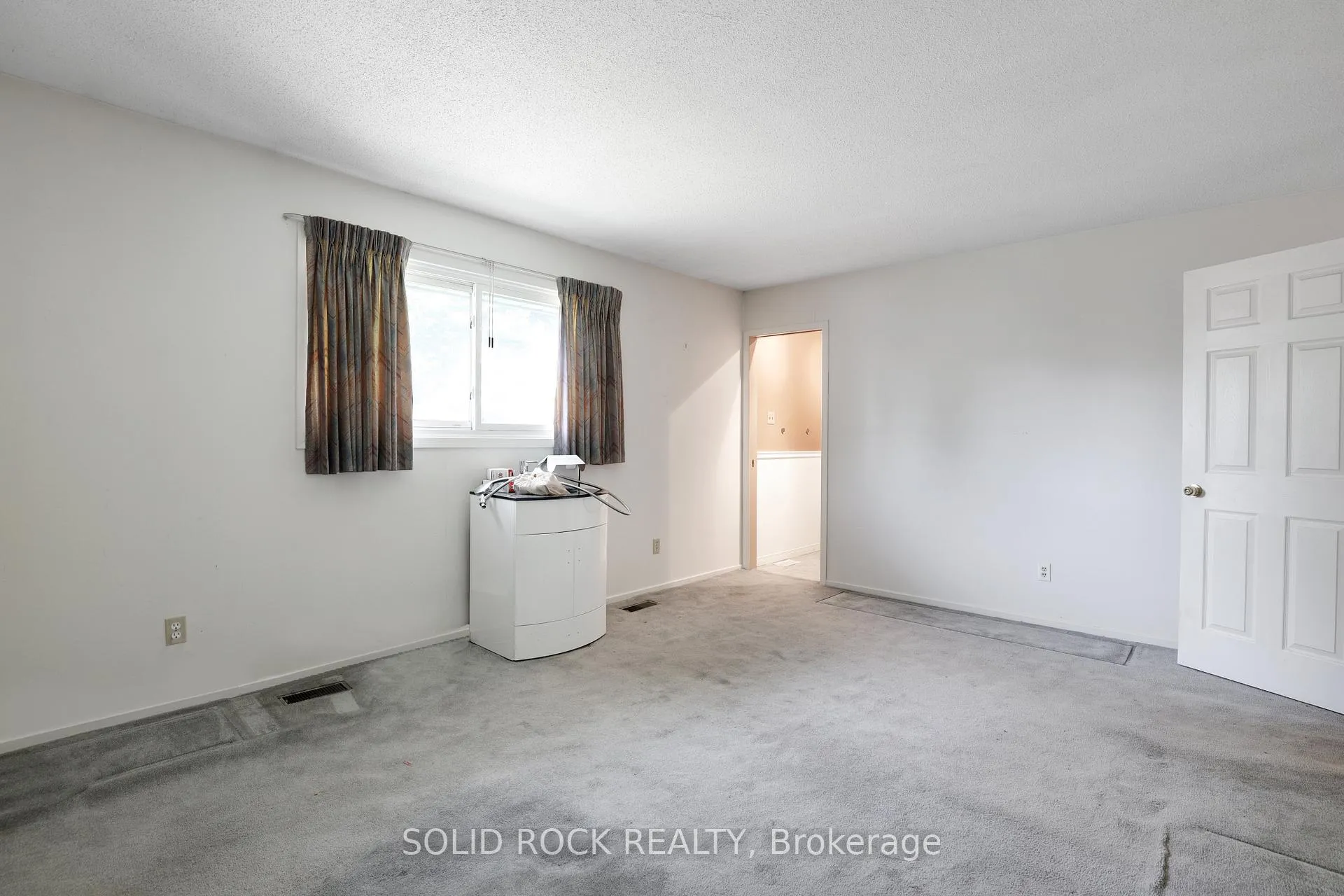 Photo 14 of 10 Orr Street, Ottawa, Barrhaven - Pheasant Run — HOMEH