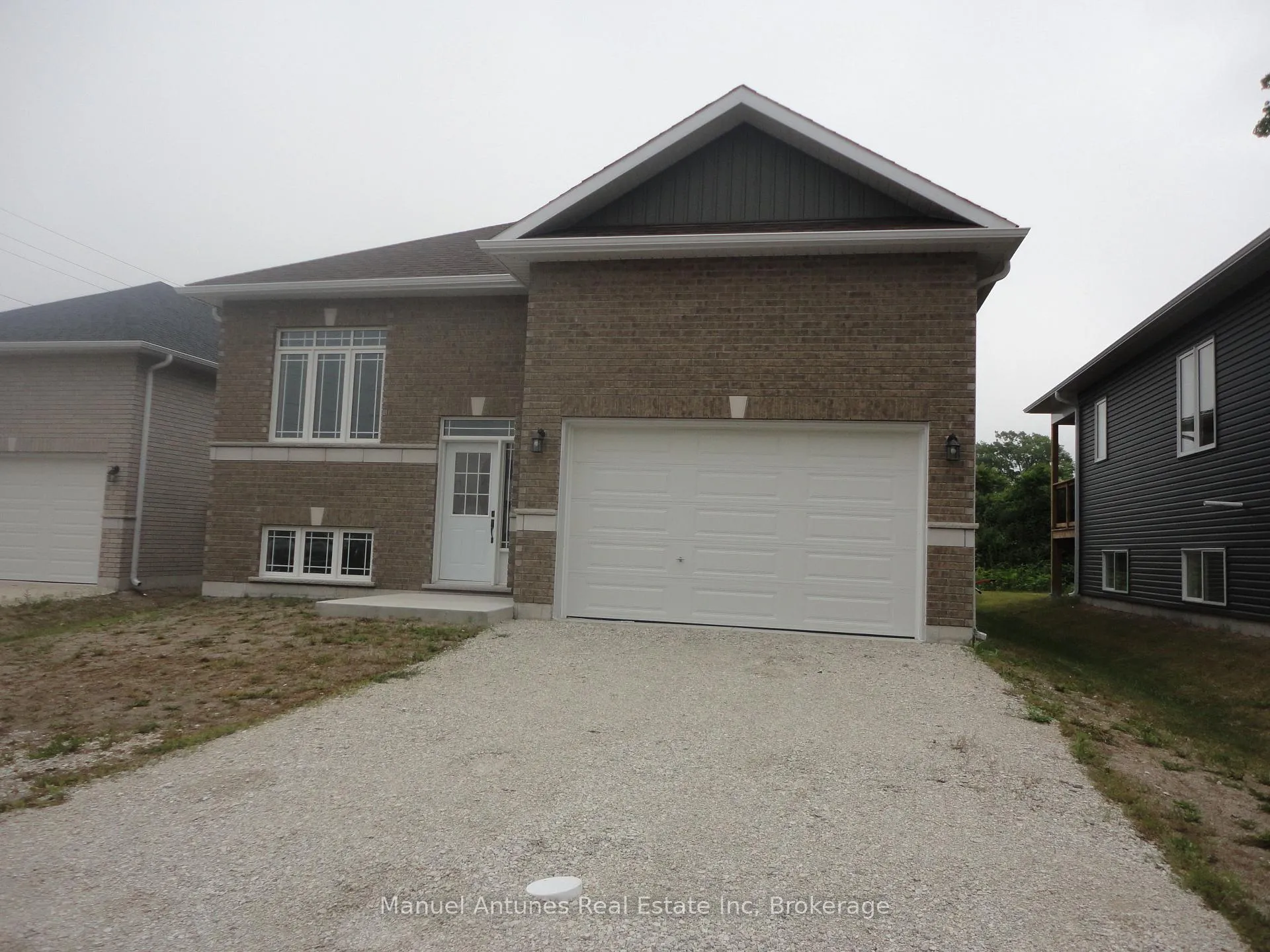 Photo 2 of 4 Joanne Crescent, Wasaga Beach — HOMEH