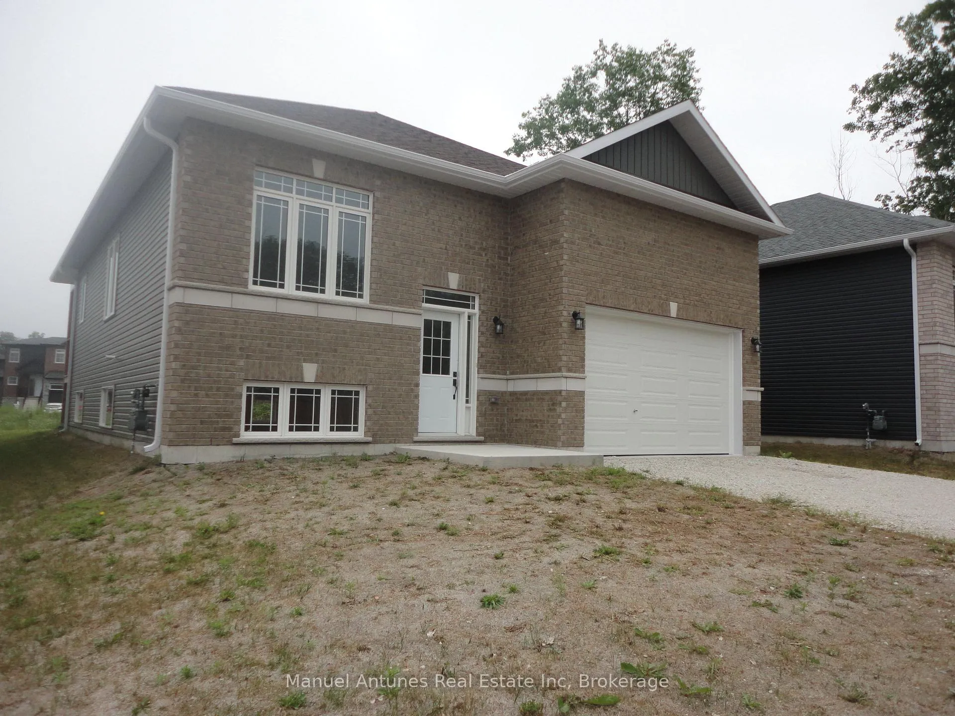 Photo 3 of 4 Joanne Crescent, Wasaga Beach — HOMEH