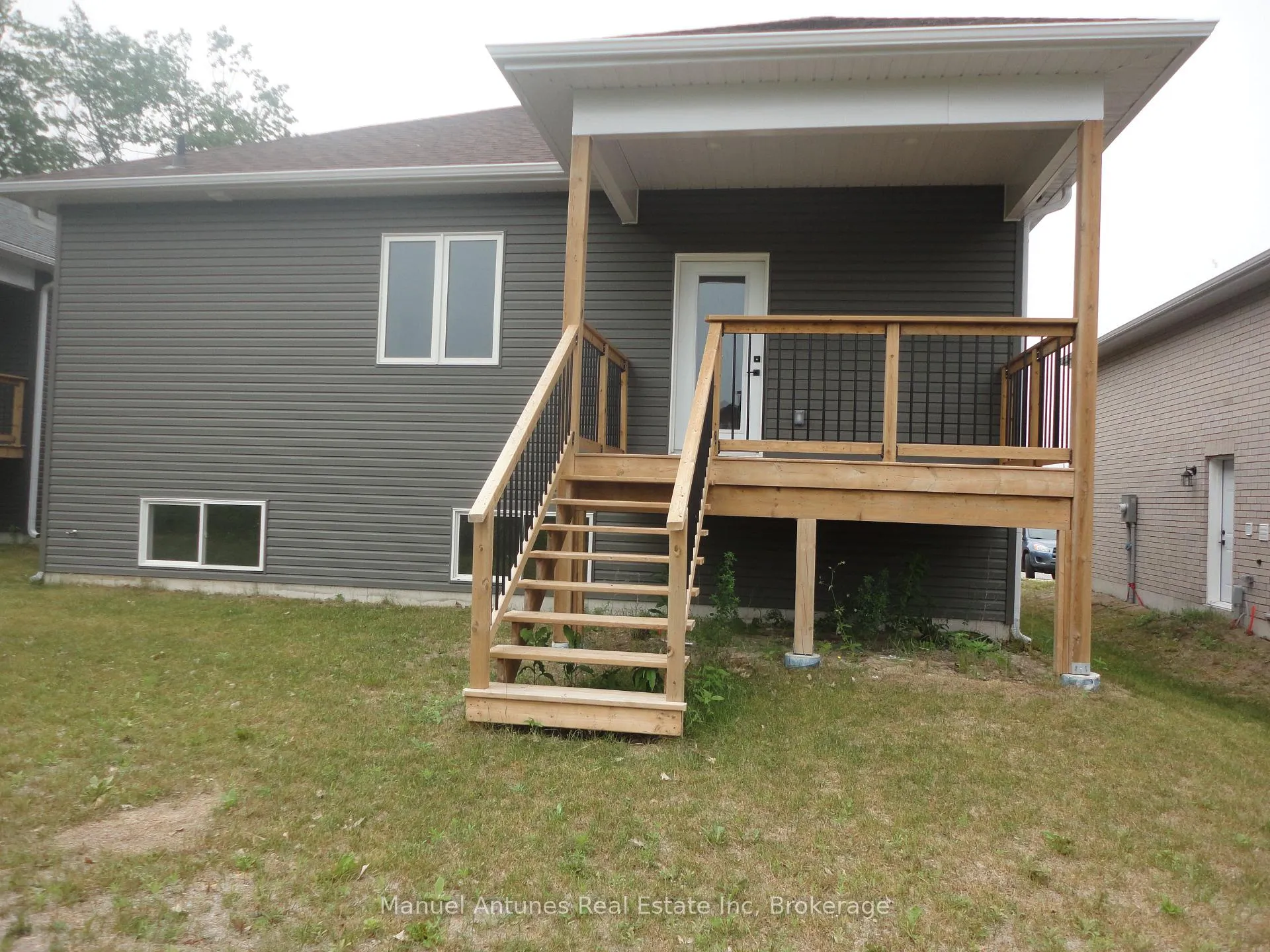 Photo 5 of 4 Joanne Crescent, Wasaga Beach — HOMEH