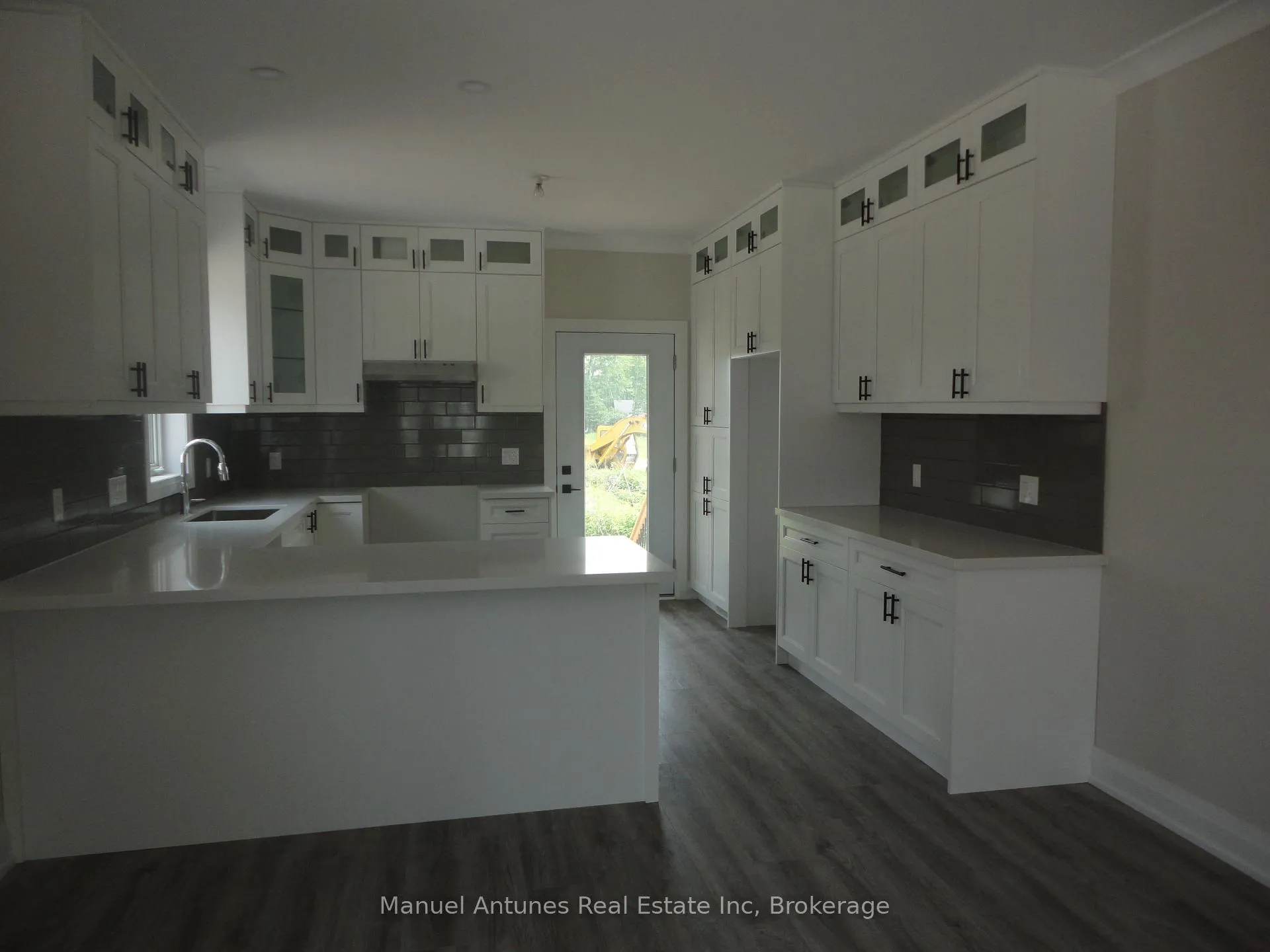 Photo 12 of 4 Joanne Crescent, Wasaga Beach — HOMEH