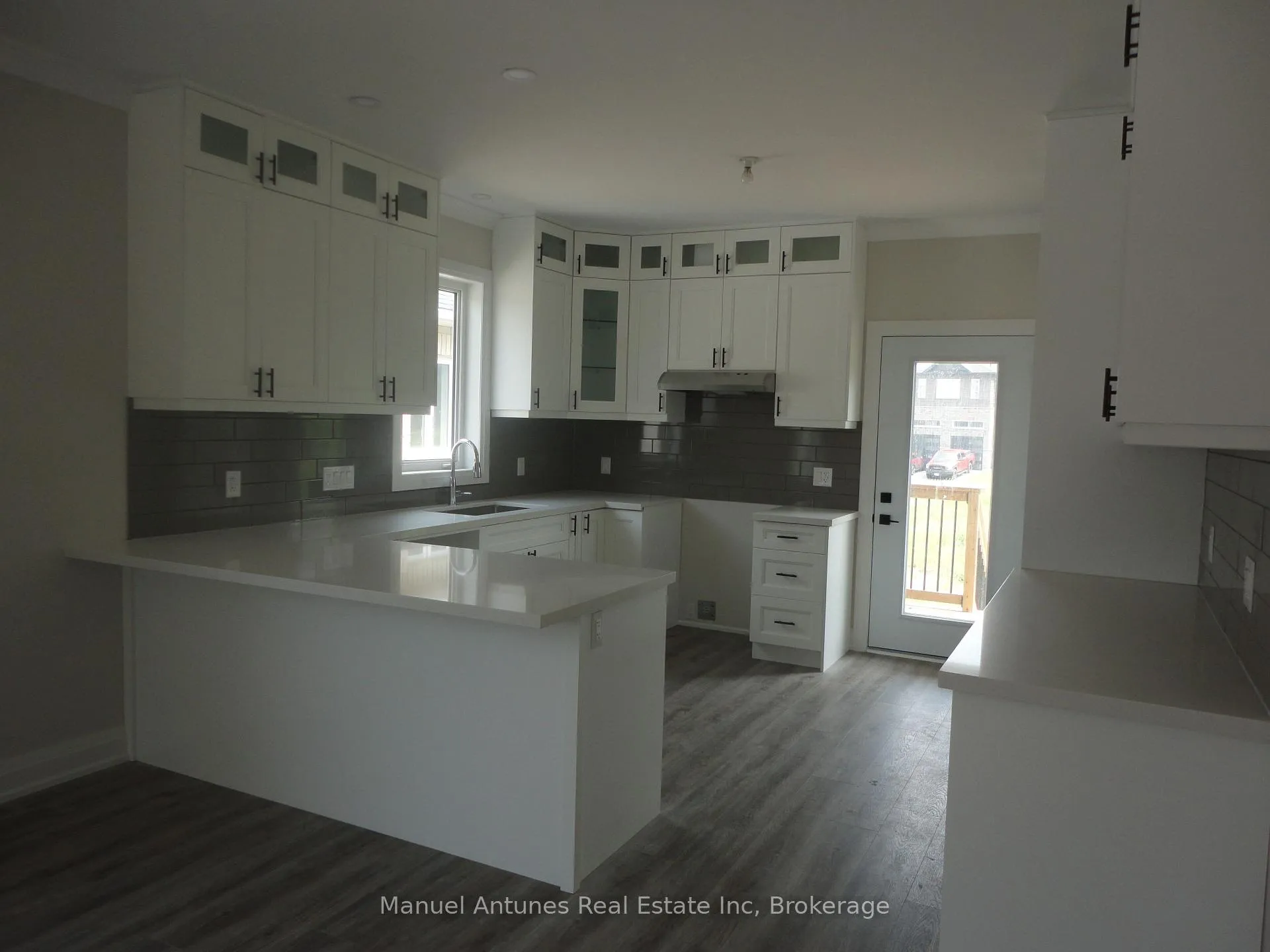 Photo 13 of 4 Joanne Crescent, Wasaga Beach — HOMEH
