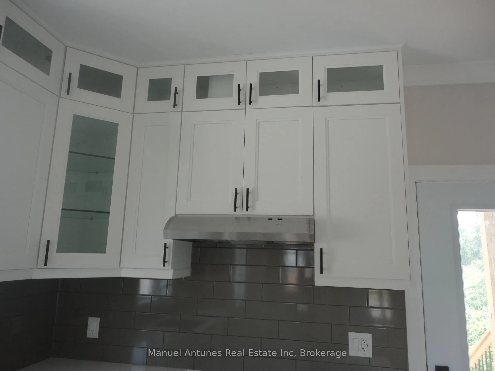 Photo 14 of 4 Joanne Crescent, Wasaga Beach — HOMEH