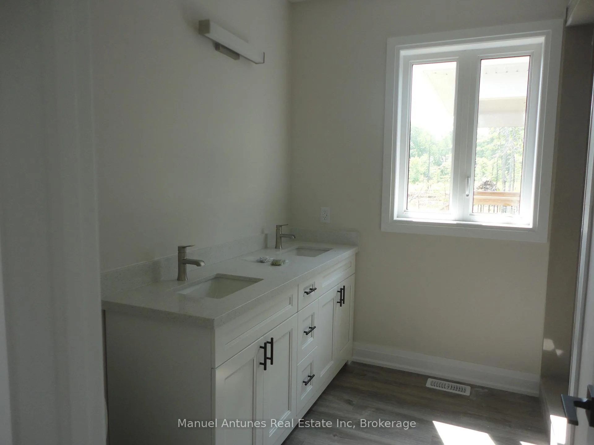 Photo 21 of 4 Joanne Crescent, Wasaga Beach — HOMEH