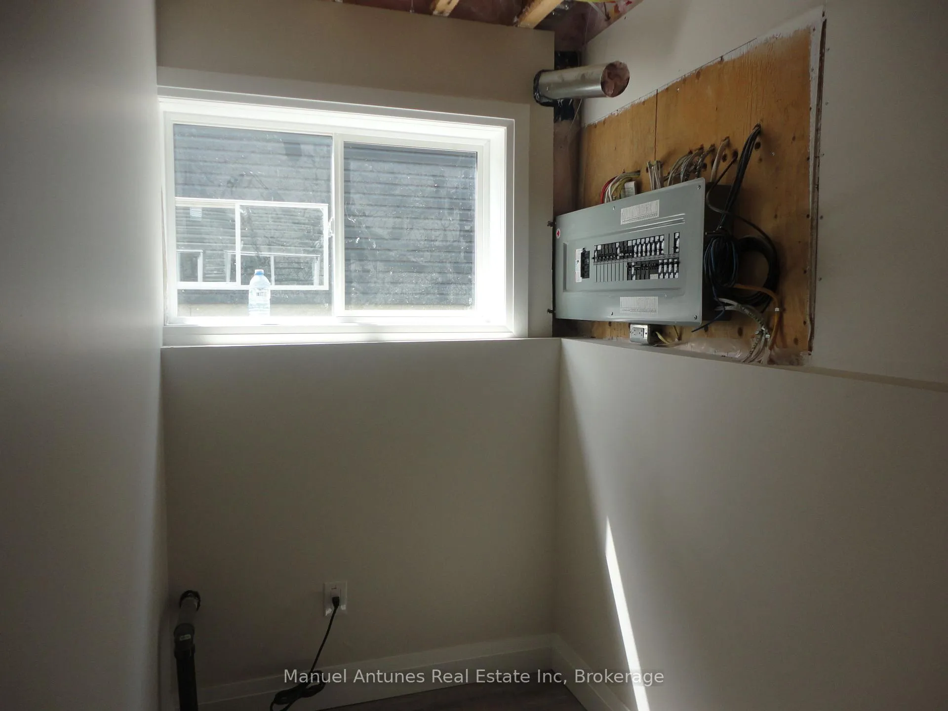 Photo 28 of 4 Joanne Crescent, Wasaga Beach — HOMEH