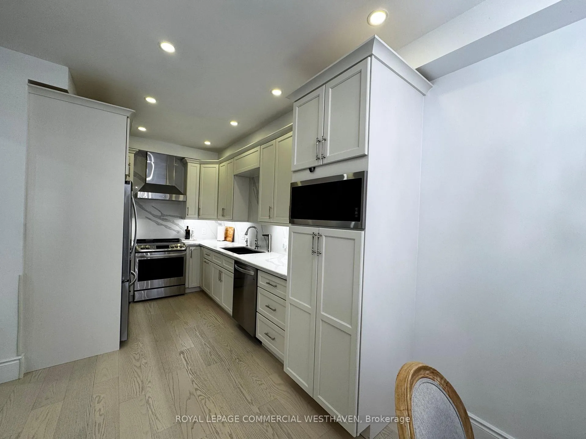 Photo 8 of 38 Warbler Avenue, Vaughan, Patterson — HOMEH