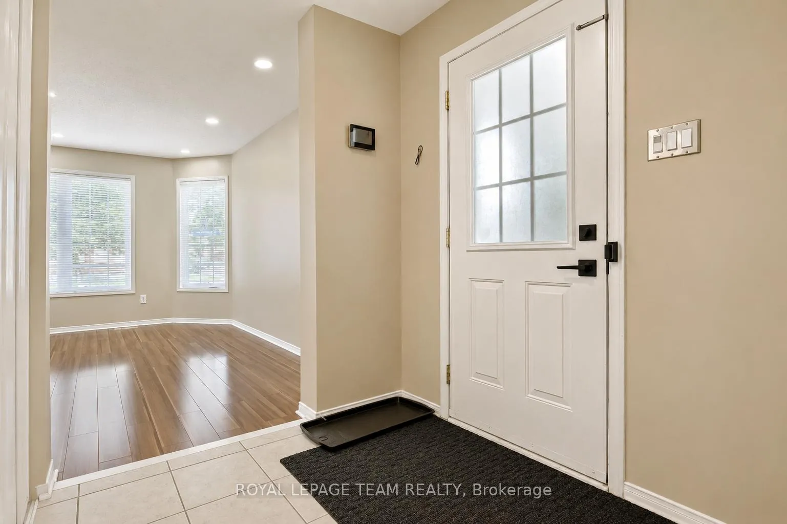 Photo 3 of 11 Marcay Street, Ottawa, Barrhaven East — HOMEH