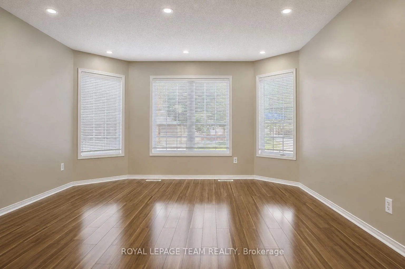 Photo 4 of 11 Marcay Street, Ottawa, Barrhaven East — HOMEH