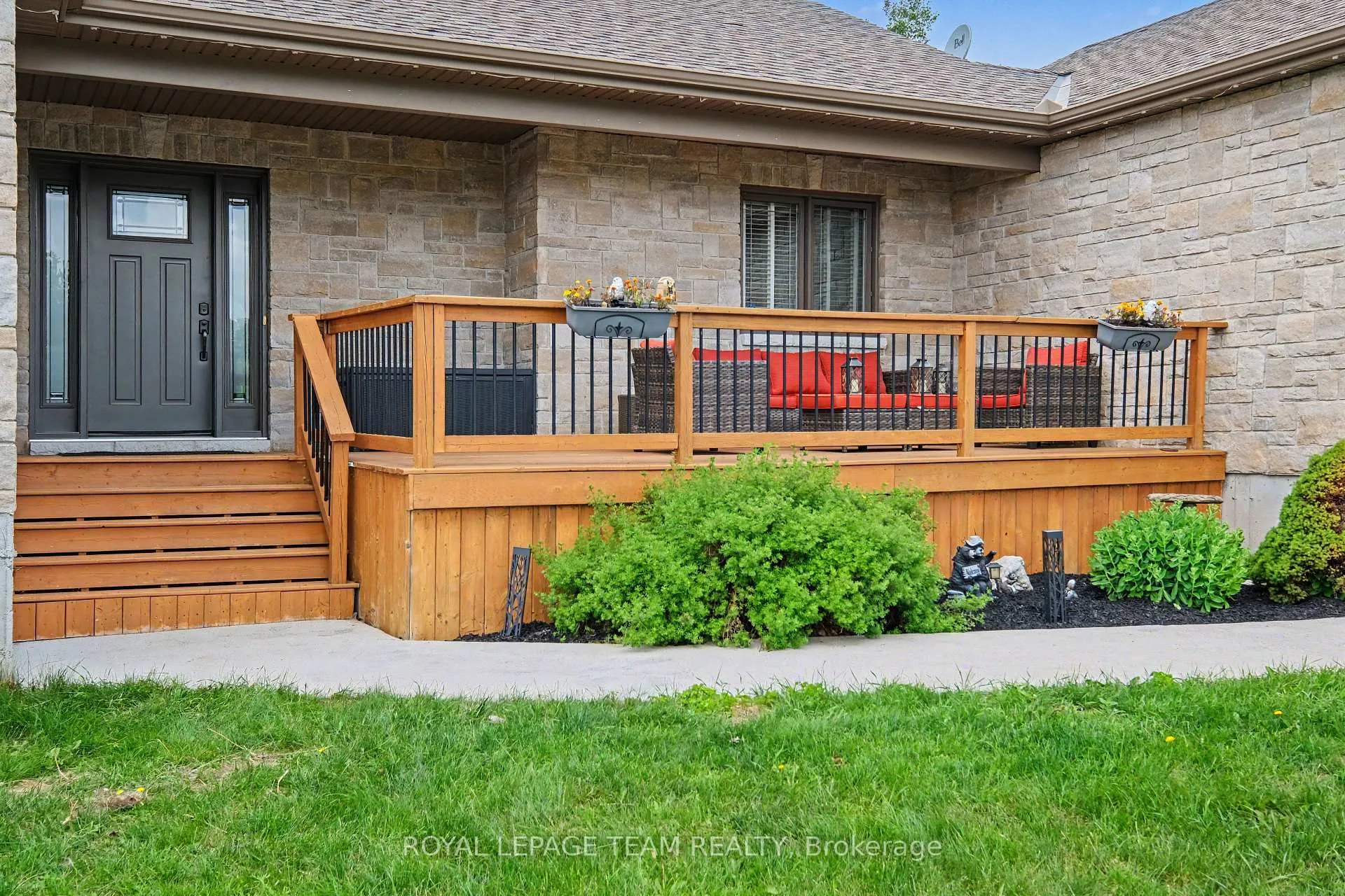 Photo 2 of 265 Starlight Place, Ottawa, Btwn Franktown Rd. & Fallowfield Rd. — HOMEH