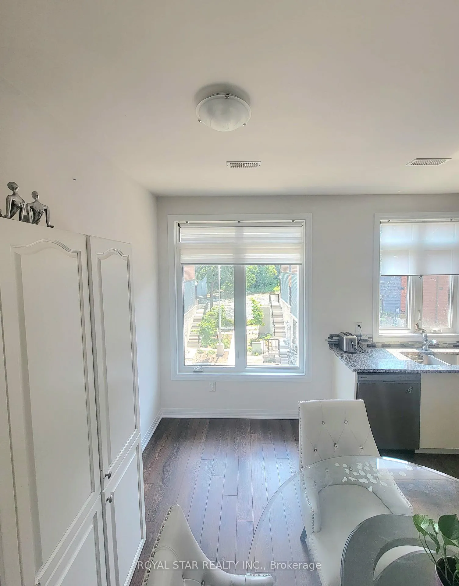 Photo 11 of Unit 33, 2 Willow Street, Brant, Paris — HOMEH