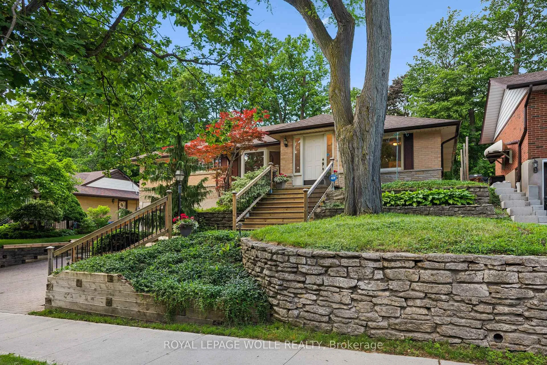 Photo 3 of 57 Maplewood Place, Kitchener — HOMEH