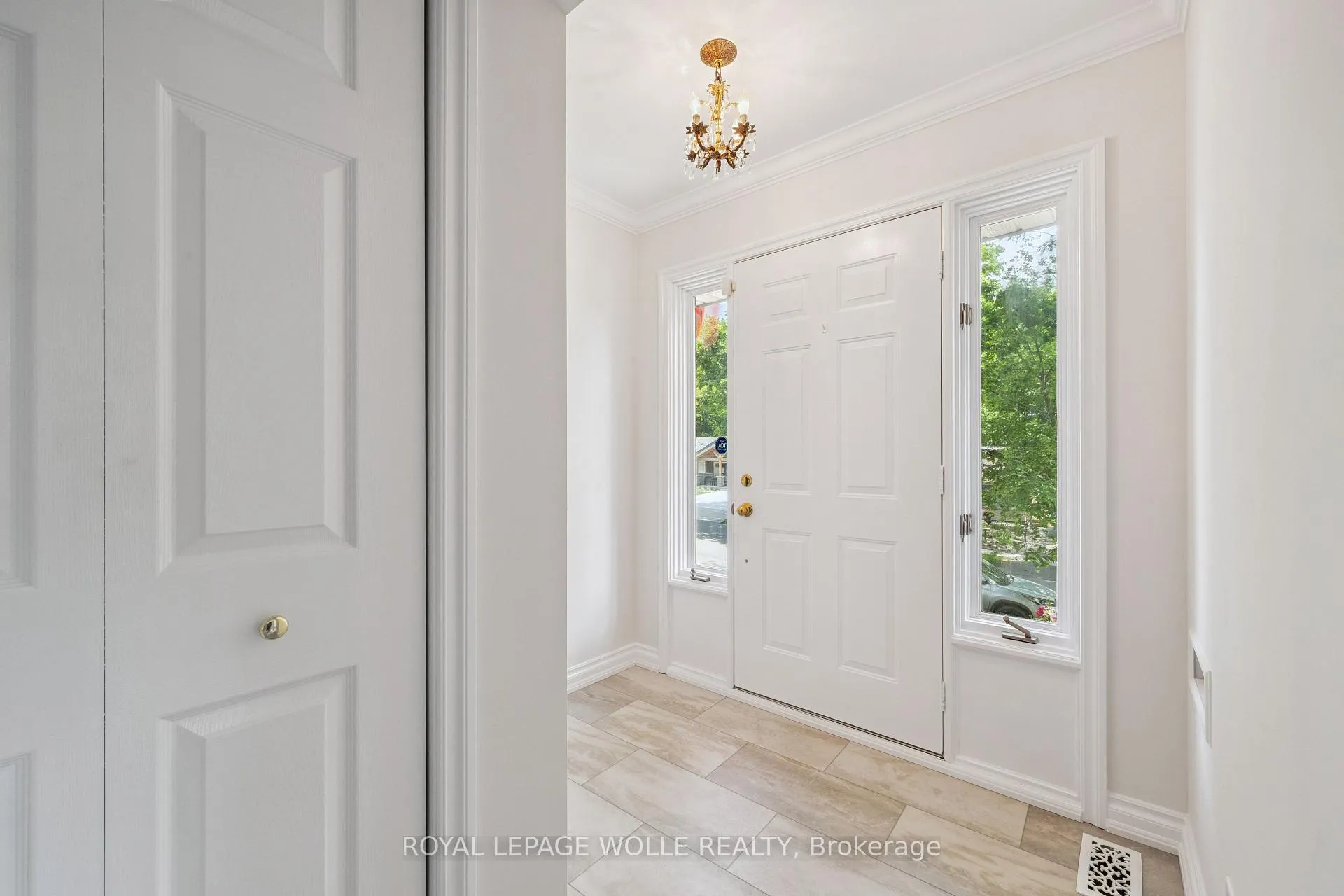 Photo 5 of 57 Maplewood Place, Kitchener — HOMEH