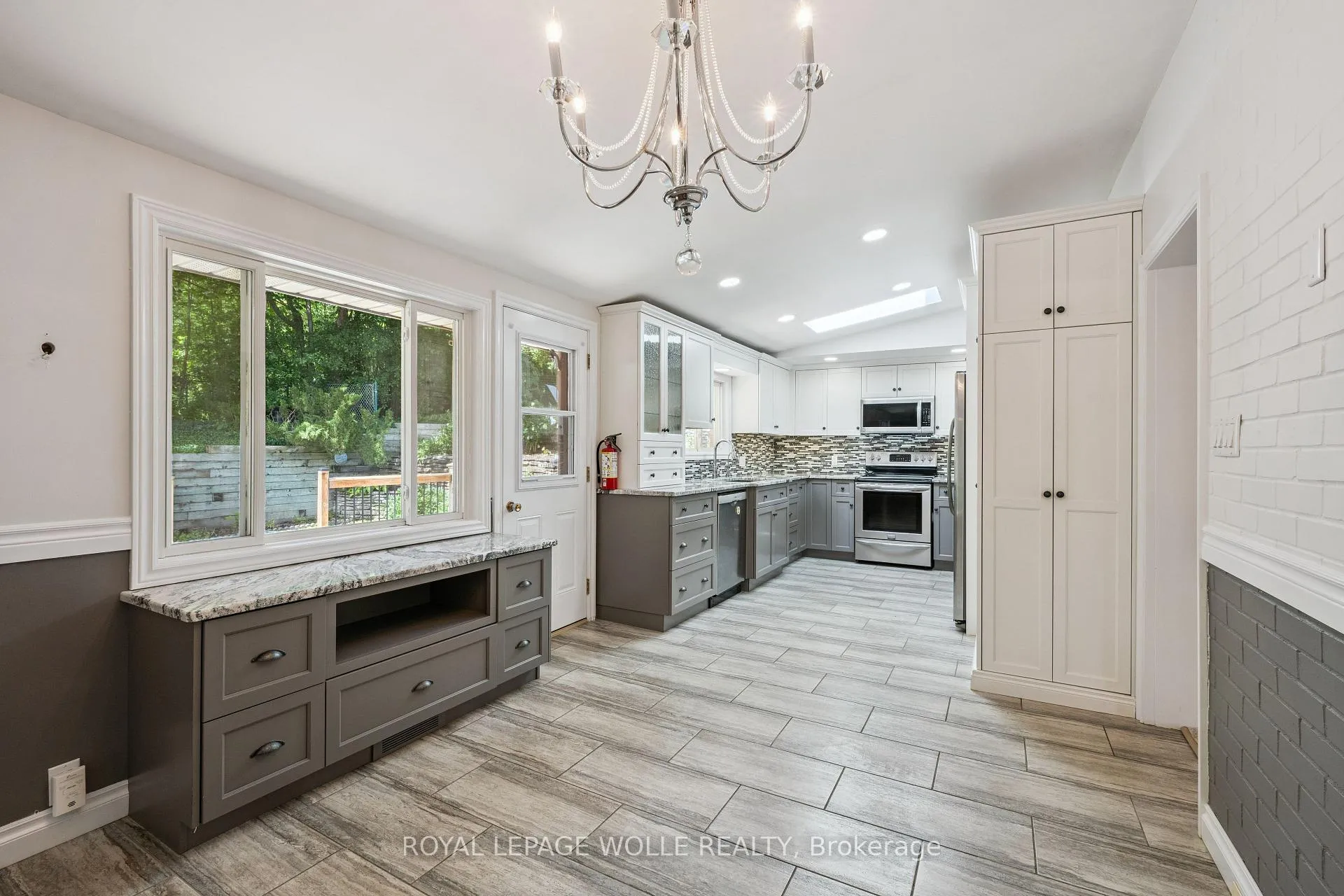 Photo 9 of 57 Maplewood Place, Kitchener — HOMEH
