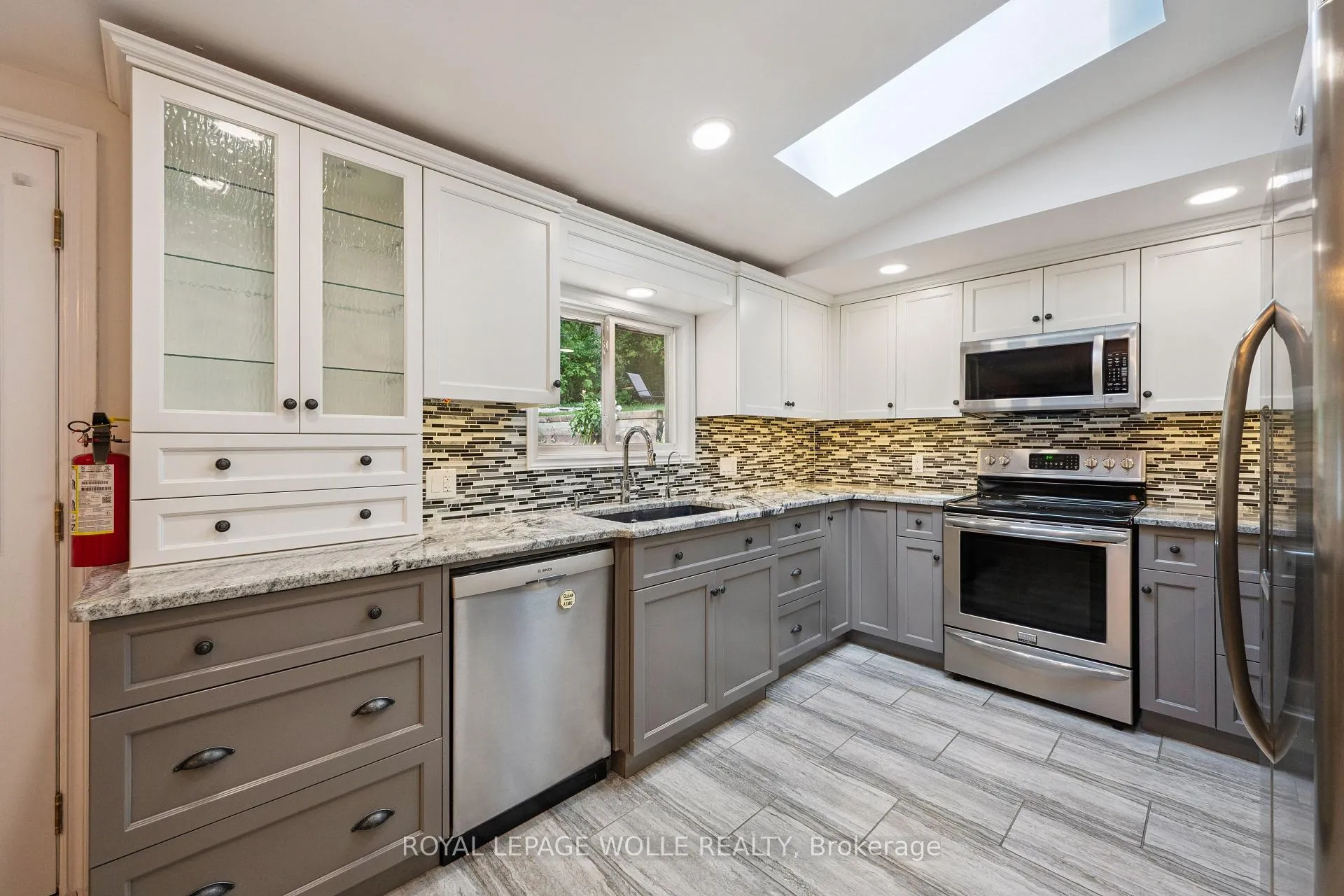 Photo 10 of 57 Maplewood Place, Kitchener — HOMEH