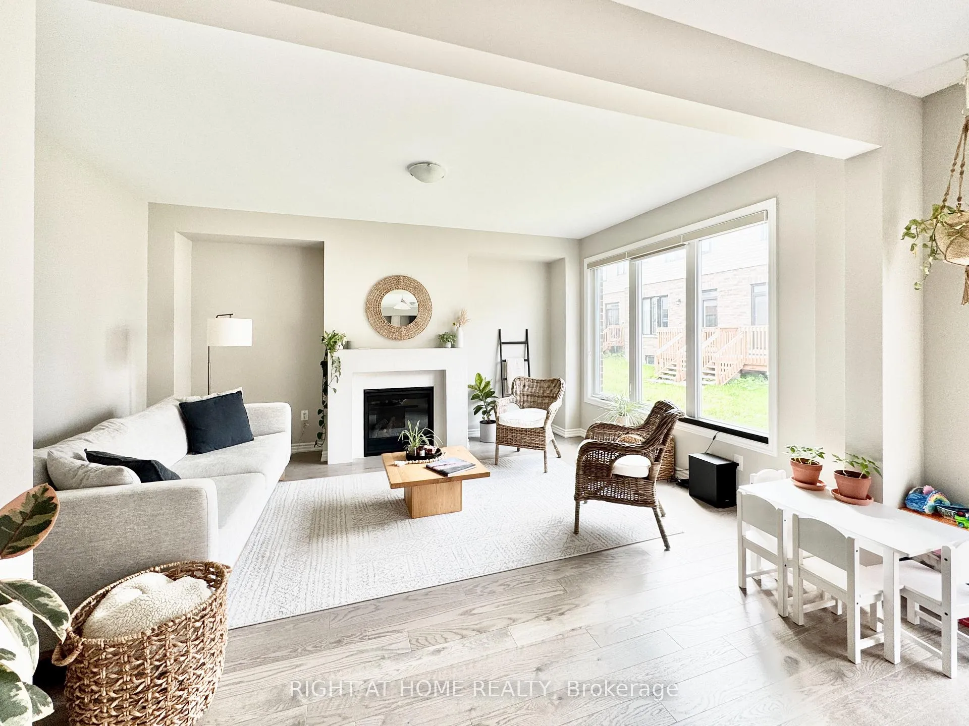 Photo 3 of 66 Gemini Drive, Barrie, Rural Barrie Southeast — HOMEH