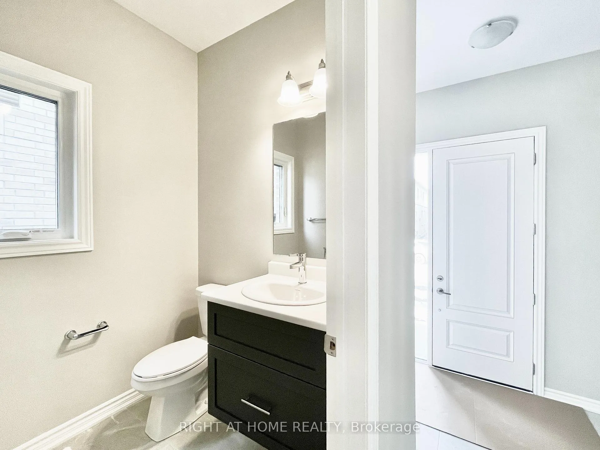 Photo 5 of 66 Gemini Drive, Barrie, Rural Barrie Southeast — HOMEH