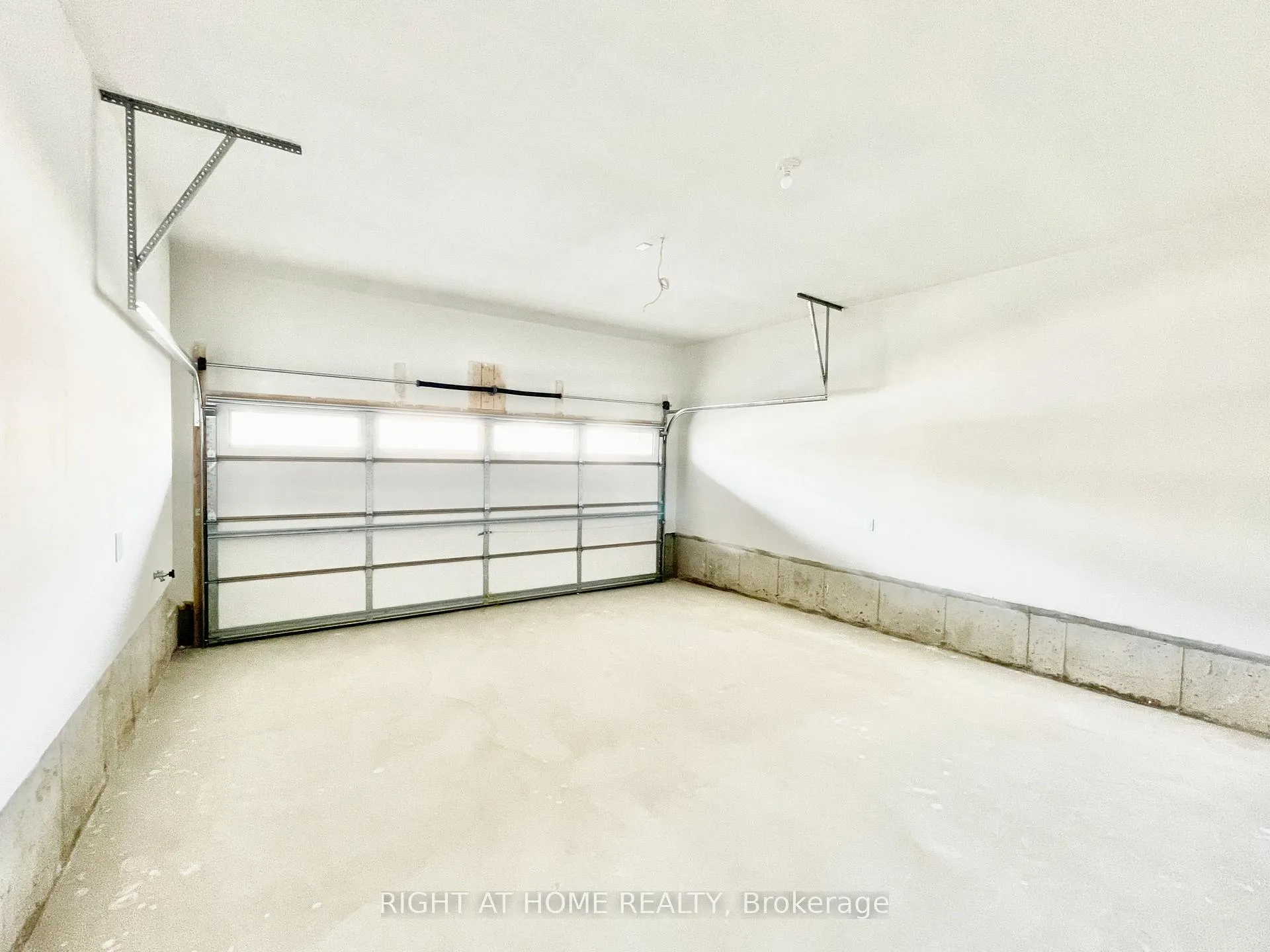 Photo 15 of 66 Gemini Drive, Barrie, Rural Barrie Southeast — HOMEH