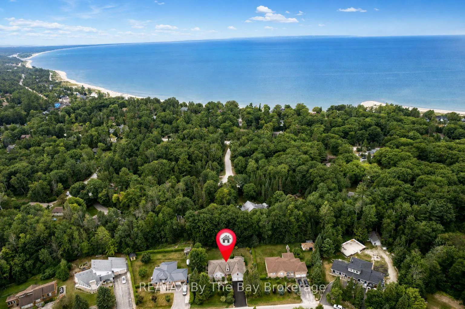 Photo 3 of 28 Bridlewood Crescent, Wasaga Beach — HOMEH