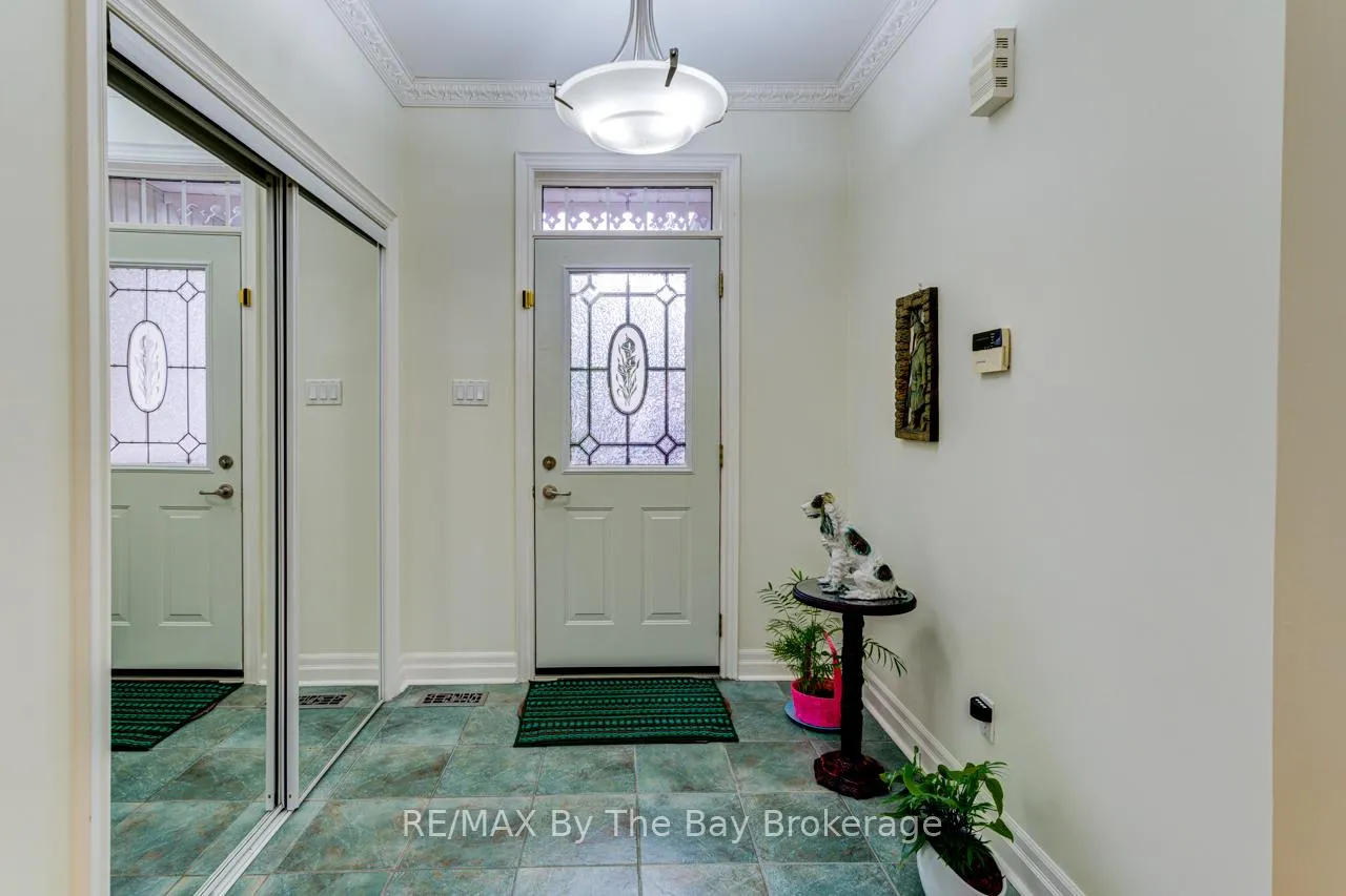 Photo 5 of 28 Bridlewood Crescent, Wasaga Beach — HOMEH