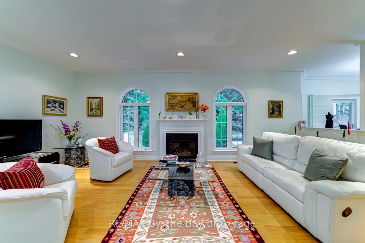 Photo 8 of 28 Bridlewood Crescent, Wasaga Beach — HOMEH