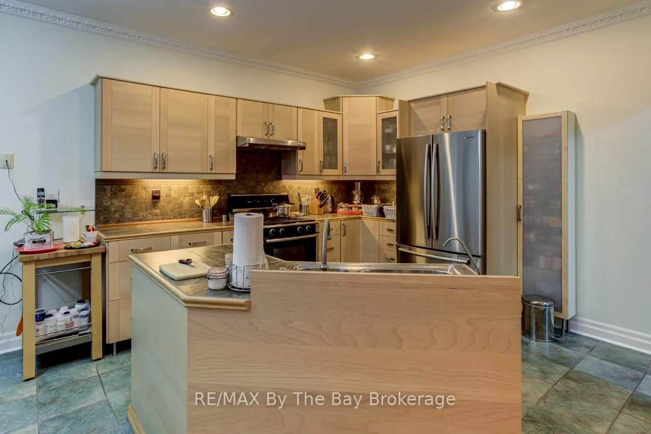 Photo 12 of 28 Bridlewood Crescent, Wasaga Beach — HOMEH