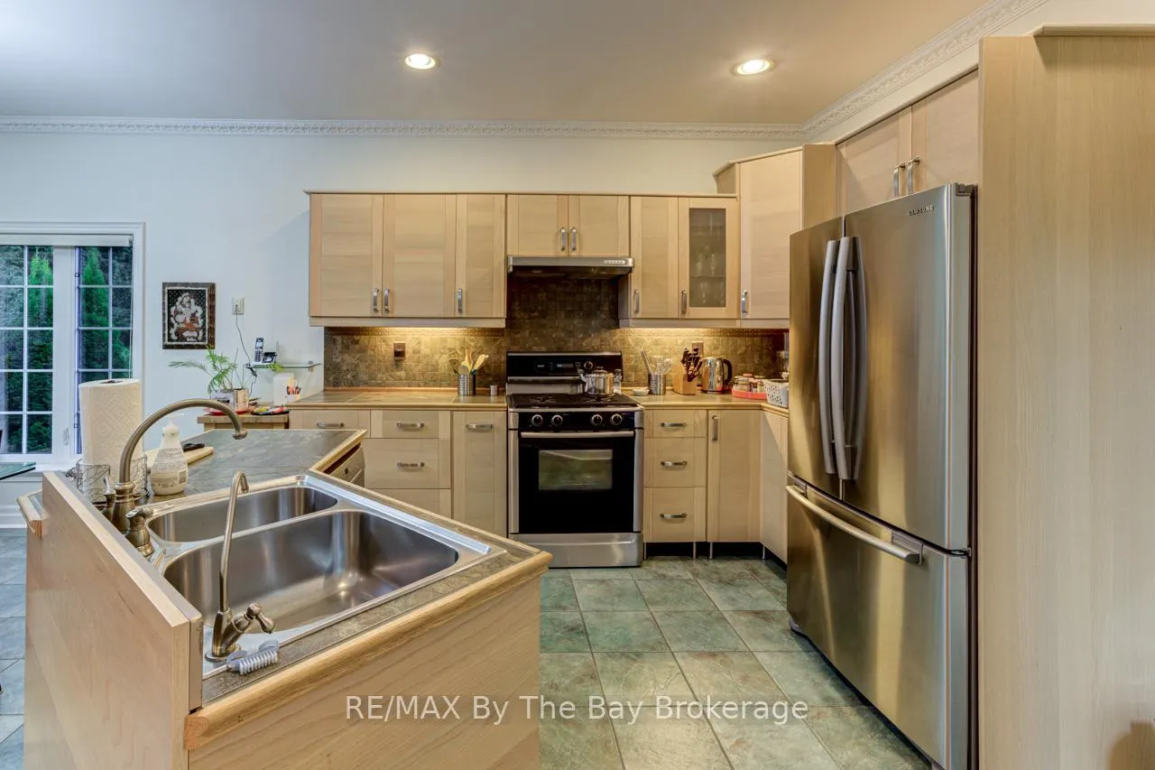 Photo 13 of 28 Bridlewood Crescent, Wasaga Beach — HOMEH