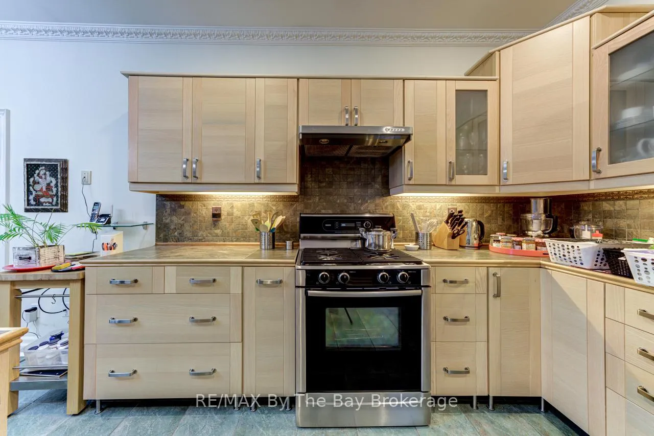 Photo 14 of 28 Bridlewood Crescent, Wasaga Beach — HOMEH