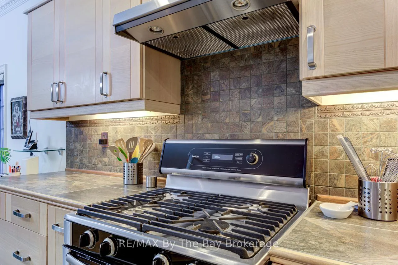Photo 15 of 28 Bridlewood Crescent, Wasaga Beach — HOMEH