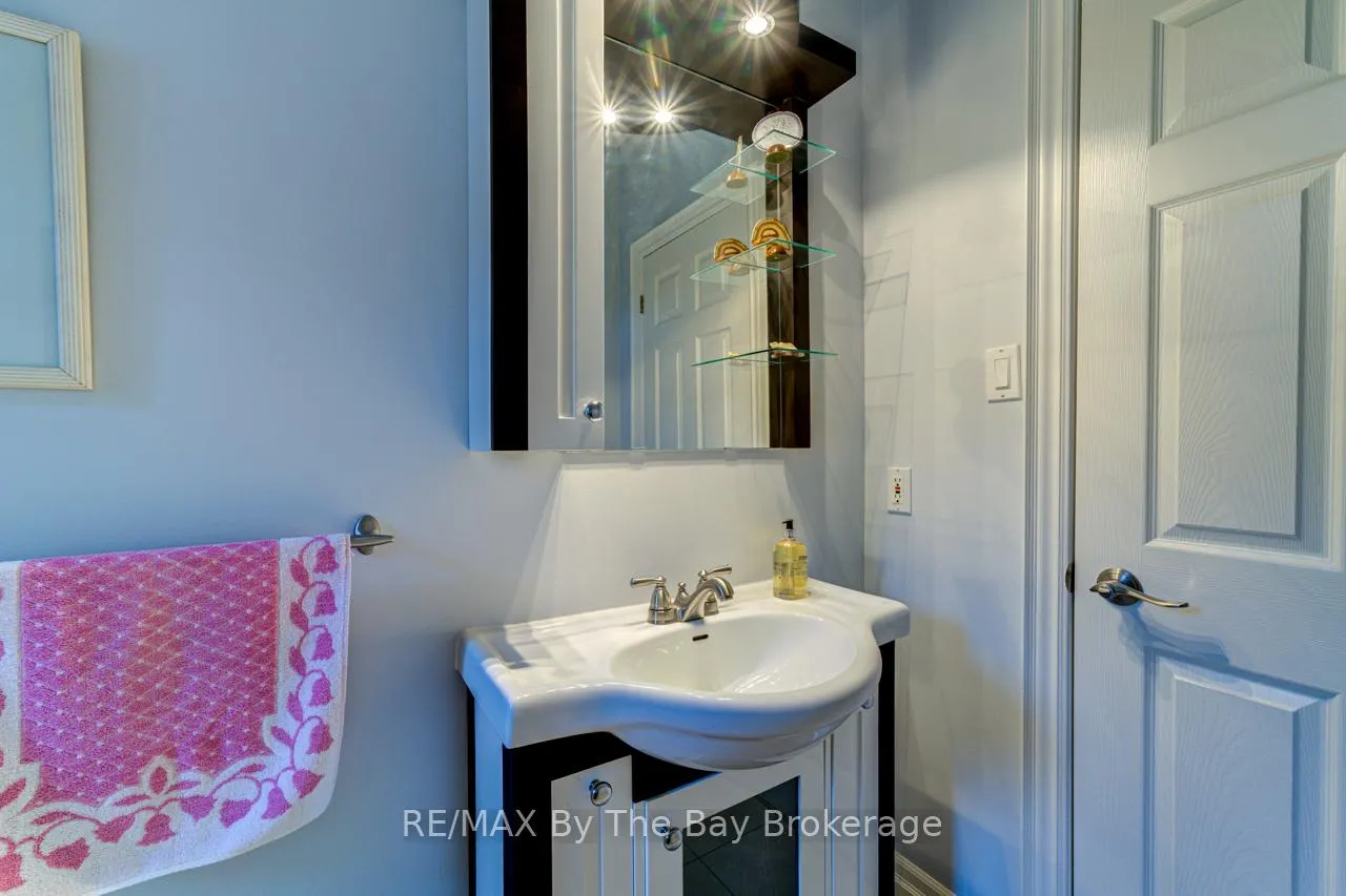 Photo 20 of 28 Bridlewood Crescent, Wasaga Beach — HOMEH
