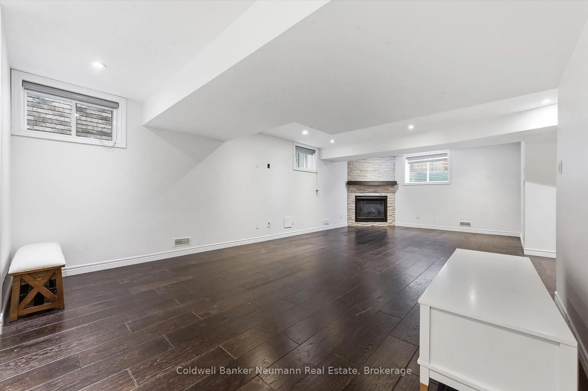 Photo 23 of 38 Baxter Drive, Guelph, Pineridge/Westminster Woods — HOMEH