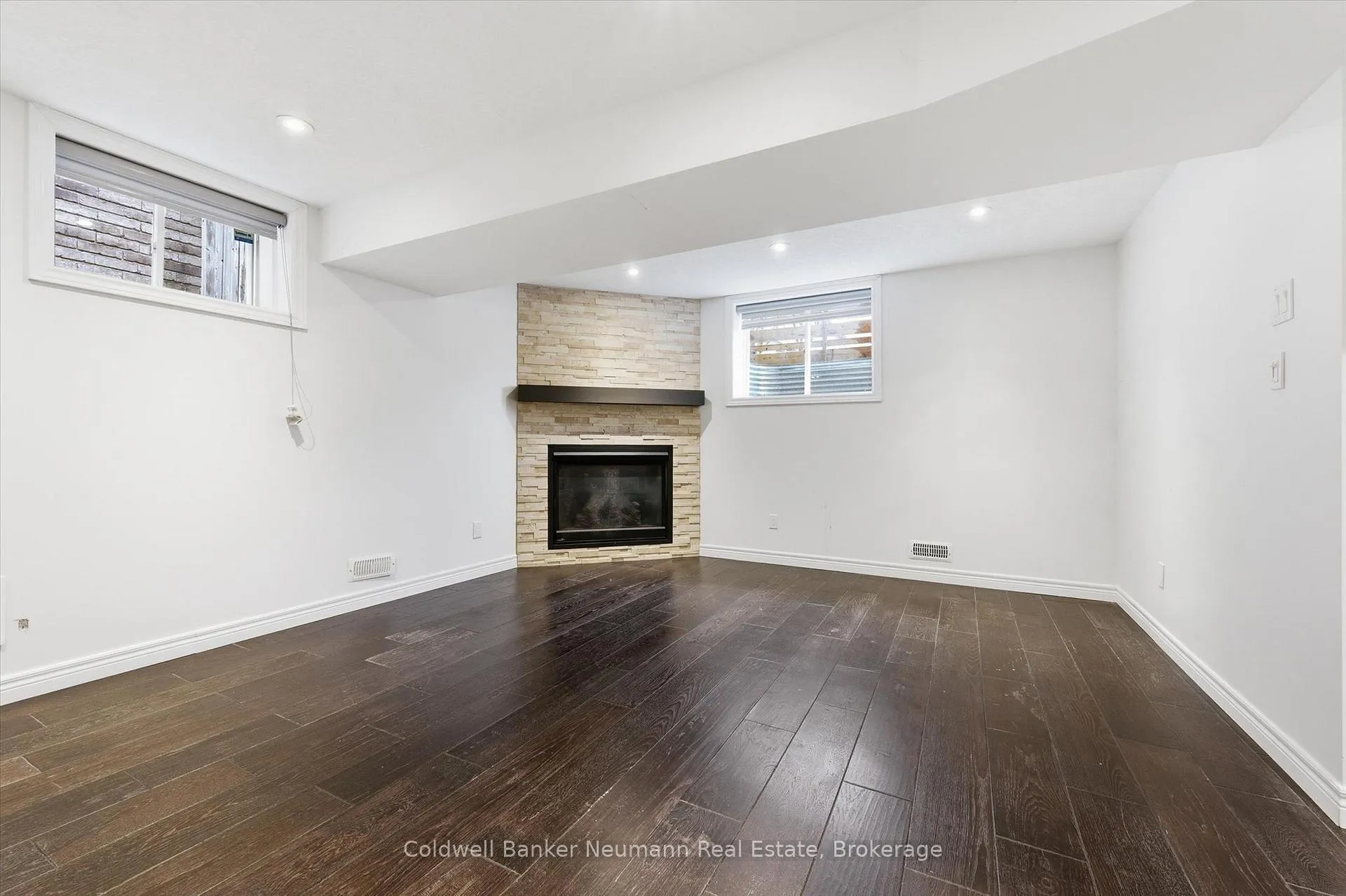Photo 25 of 38 Baxter Drive, Guelph, Pineridge/Westminster Woods — HOMEH