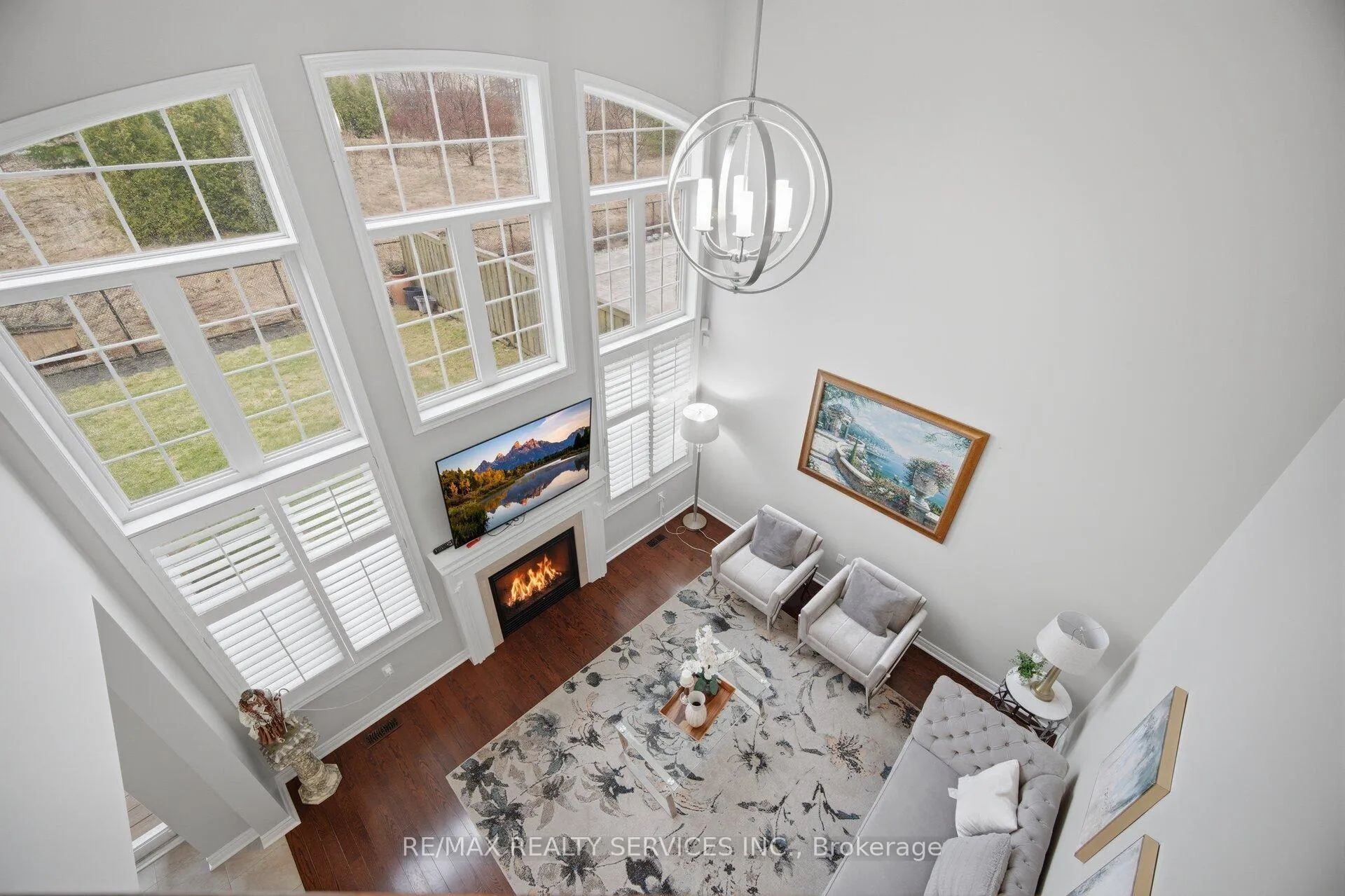Photo 2 of 23 Twistleton Street, Caledon, Rural Caledon — HOMEH