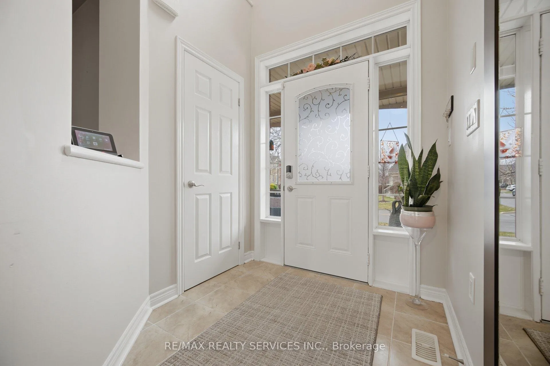 Photo 8 of 23 Twistleton Street, Caledon, Rural Caledon — HOMEH