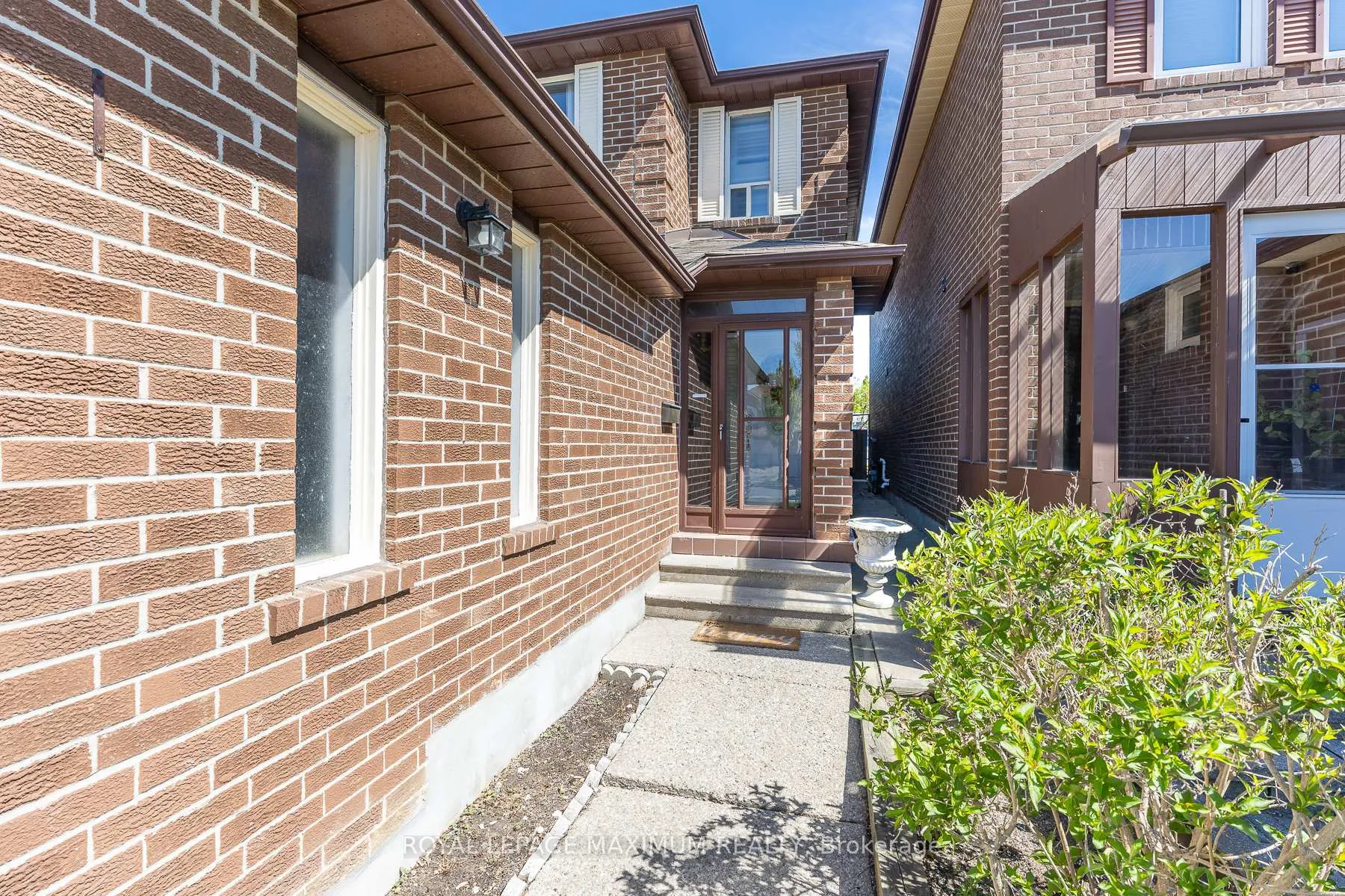 Photo 3 of 157 Misty Meadow Drive, Vaughan, East Woodbridge — HOMEH