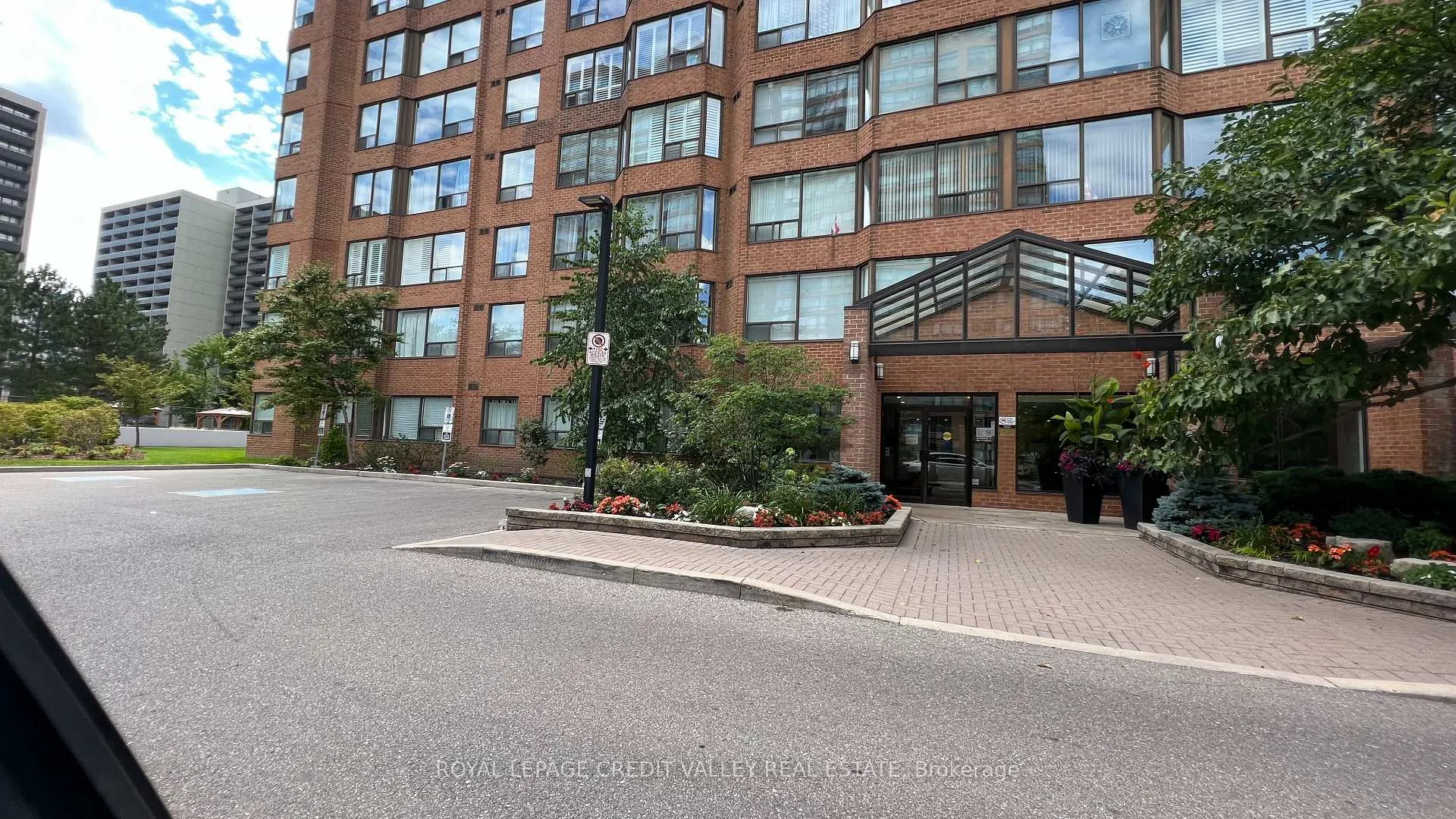 Photo 3 of Unit 704, 1270 Maple Crossing Boulevard, Burlington, Brant — HOMEH