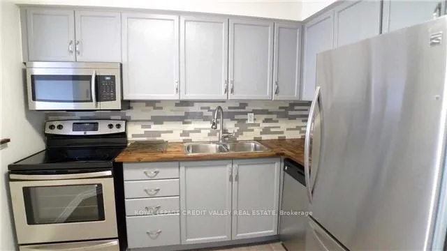 Photo 12 of Unit 704, 1270 Maple Crossing Boulevard, Burlington, Brant — HOMEH