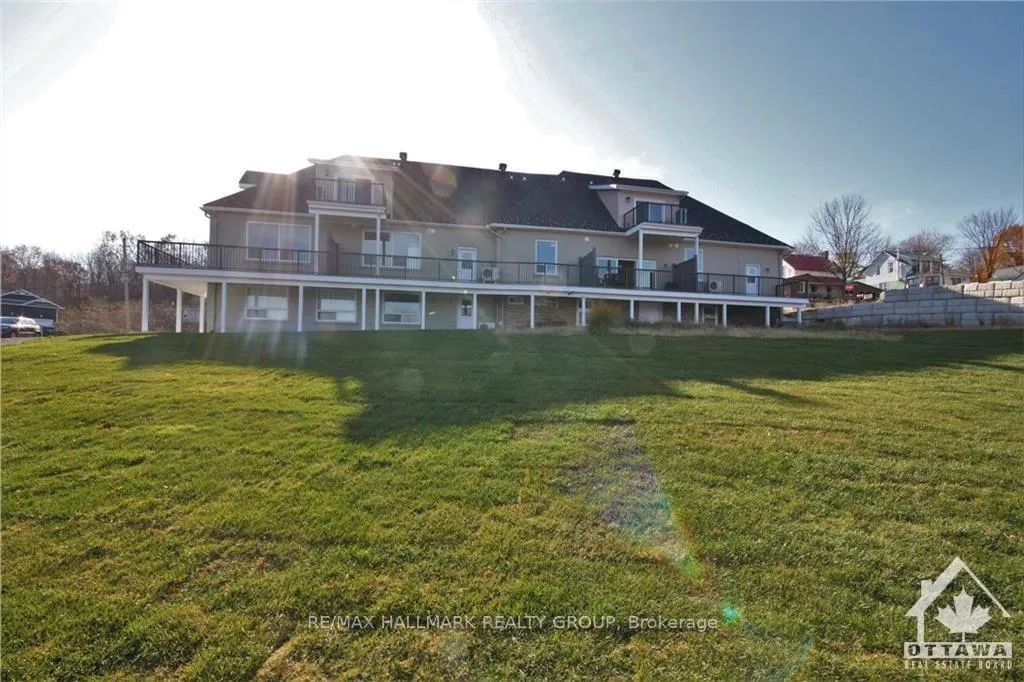 Photo 3 of Unit 7, 768 Usborne Street, McNab/Braeside, Mcnab/Braeside Twps — HOMEH