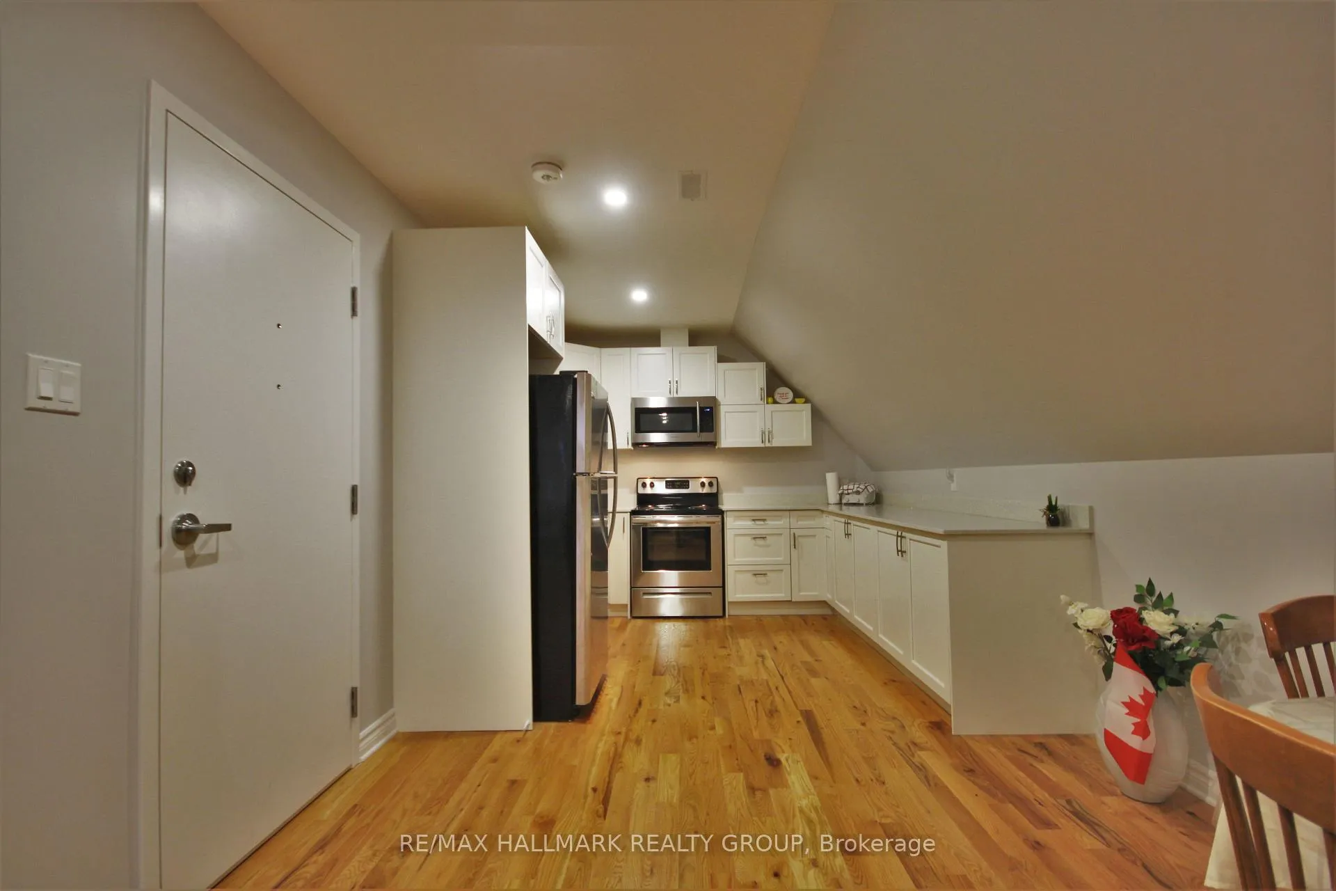 Photo 4 of Unit 7, 768 Usborne Street, McNab/Braeside, Mcnab/Braeside Twps — HOMEH
