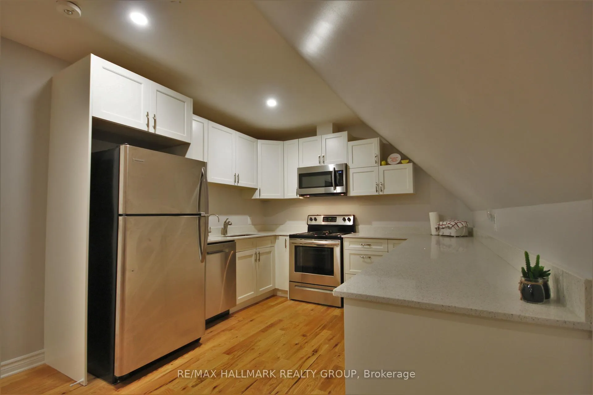 Photo 5 of Unit 7, 768 Usborne Street, McNab/Braeside, Mcnab/Braeside Twps — HOMEH