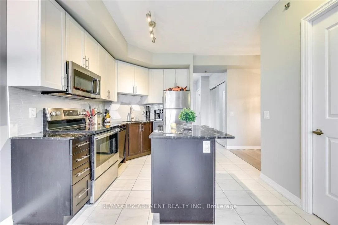 Photo 14 of Unit 501, 5001 Corporate Drive, Burlington, Uptown — HOMEH